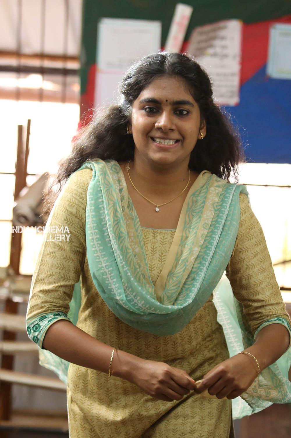 Nimisha Sajayan Actress Photo Stills Gallery