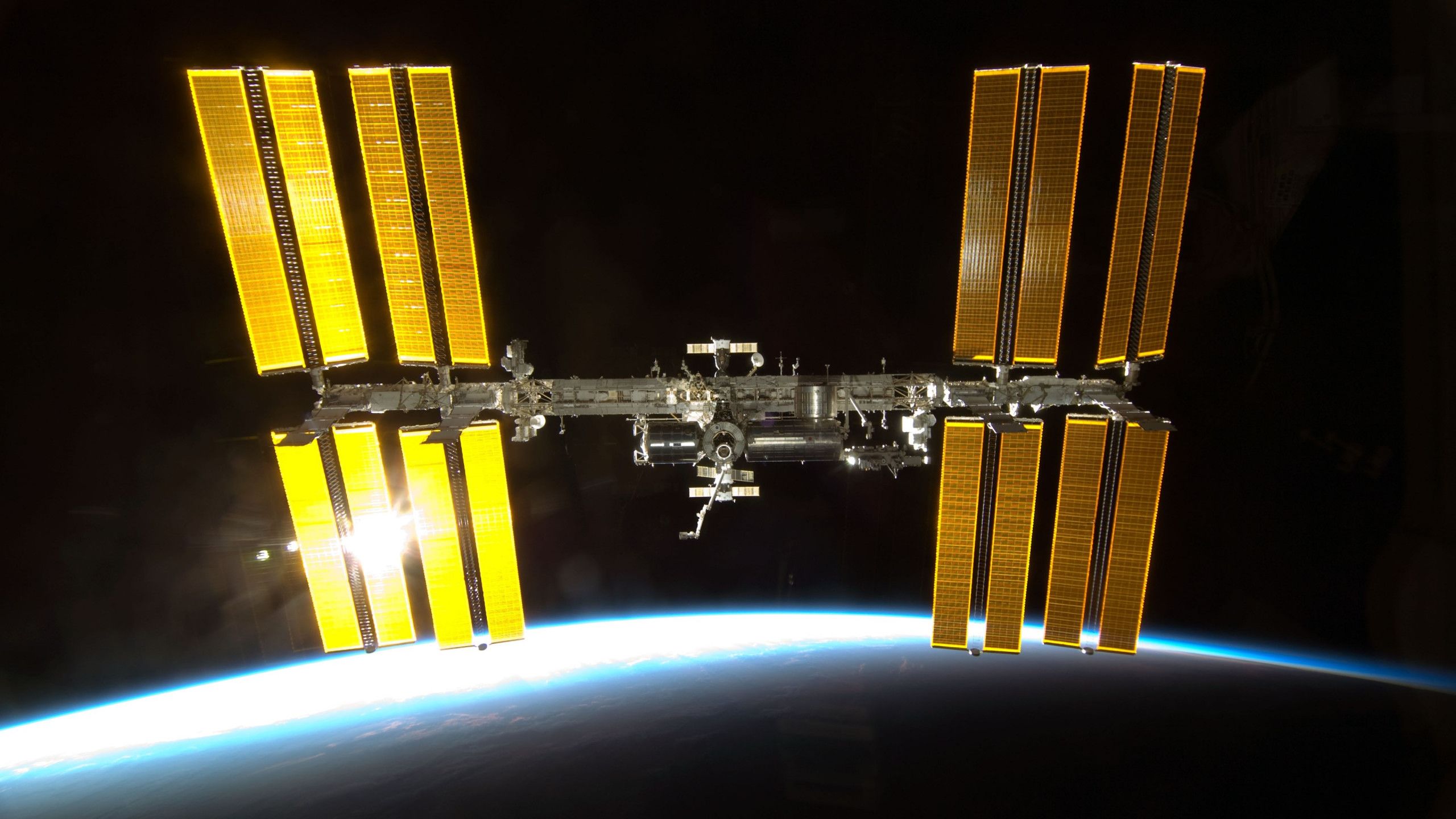 Download wallpaper: International Space Station 2560x1440