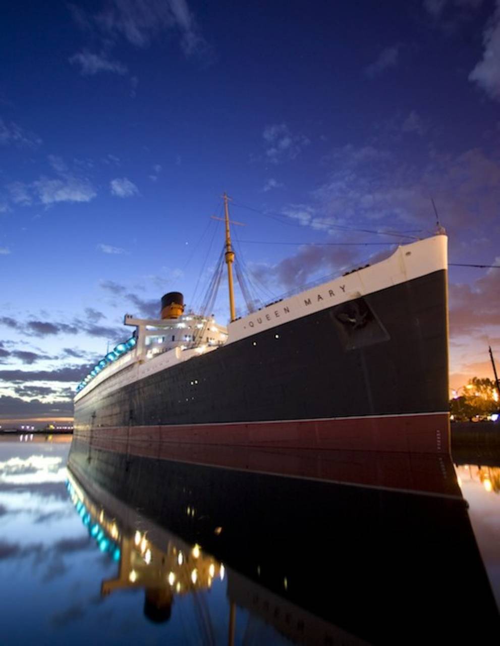 Queen Mary wallpaper