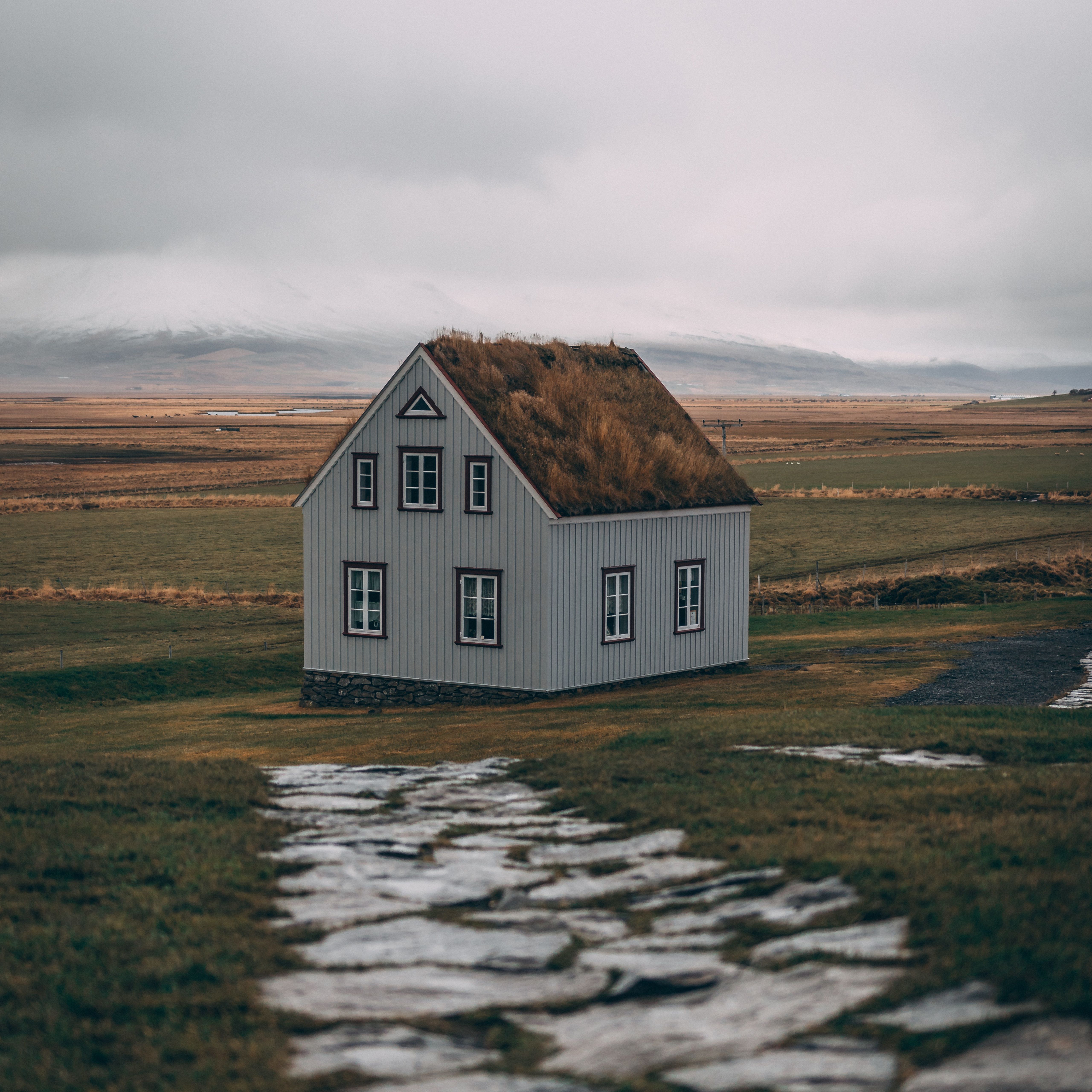 House Field Alone Lonely Nature Wallpaper