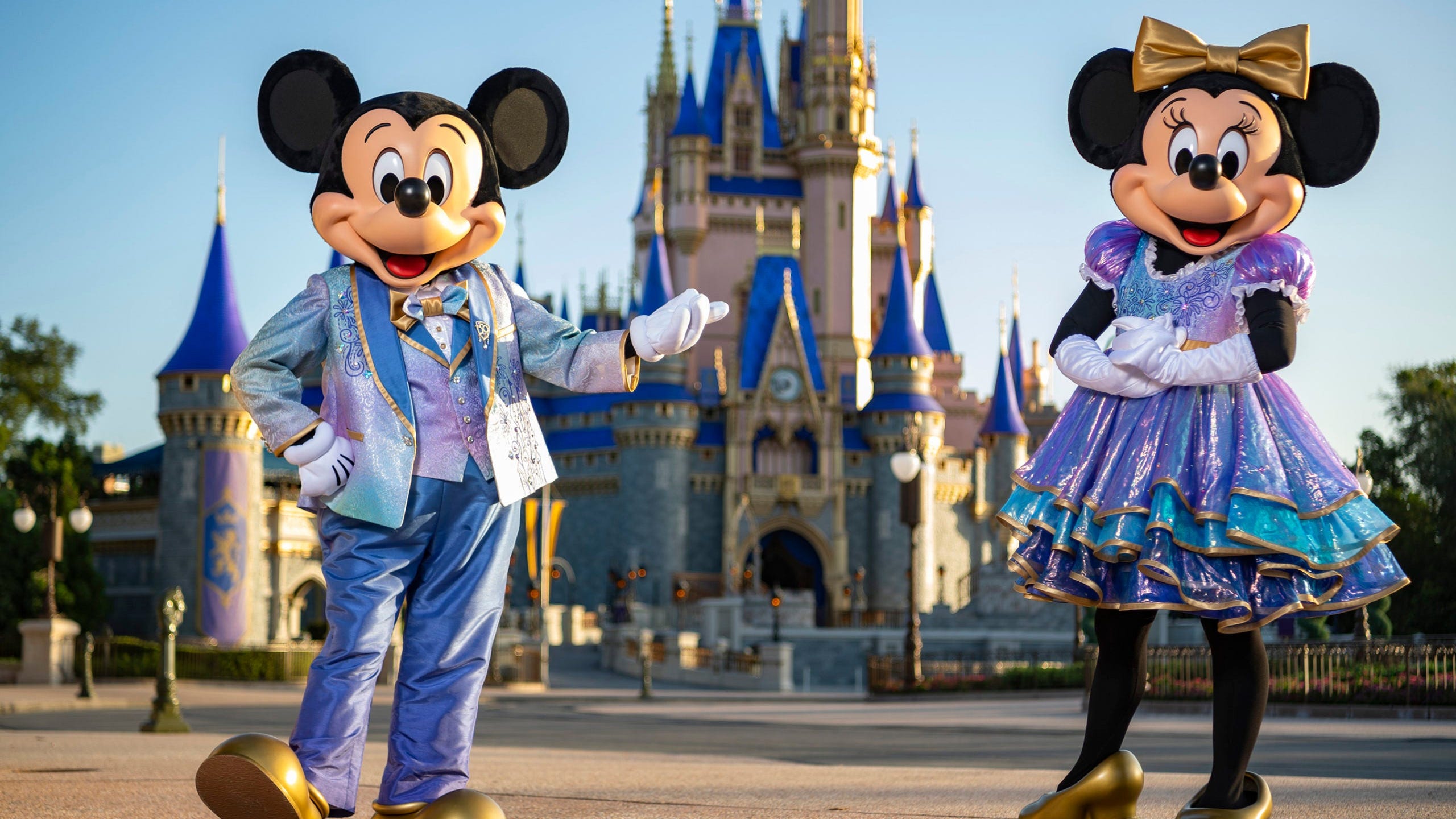 Walt Disney World relaxes COVID mask restrictions for outdoor photo