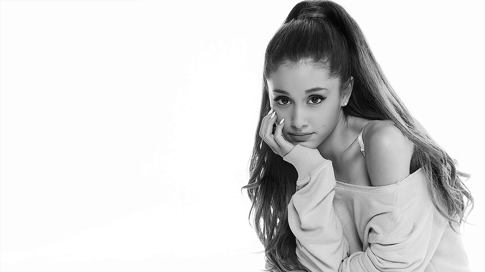 Download Ariana Grande Wallpaper HD Gallery