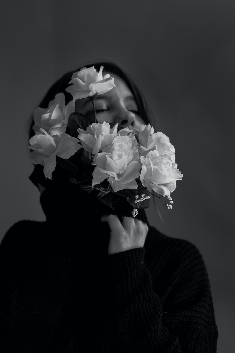 woman holding flowers photo