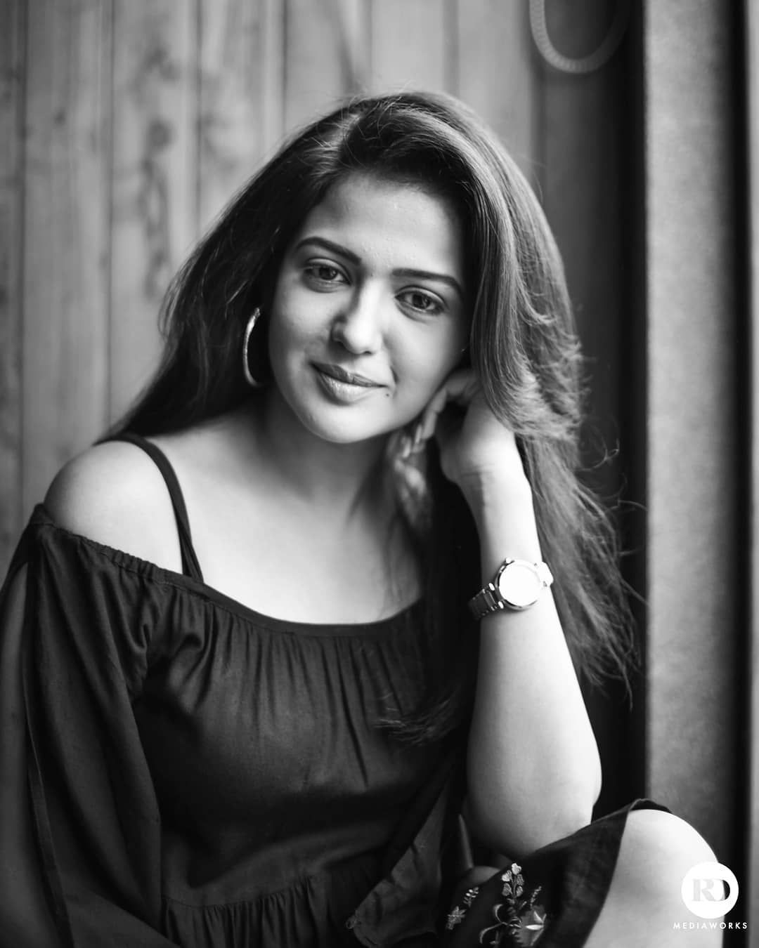 Gulki Joshi on Instagram: “Because your eyes said you were feeling it too.. .. .. .. .. .. #soul #photoshoot #look1 #blackn. Cool girl, Police women, Women