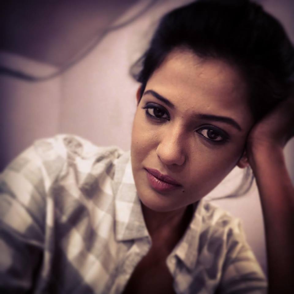Gulki Joshi Hot Latest HQ Pics Image In Short Cloths