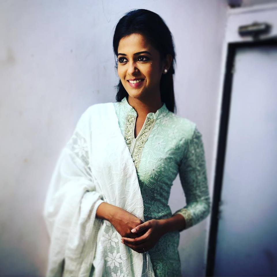 Gulki Joshi Hot Latest HQ Pics Image In Short Cloths
