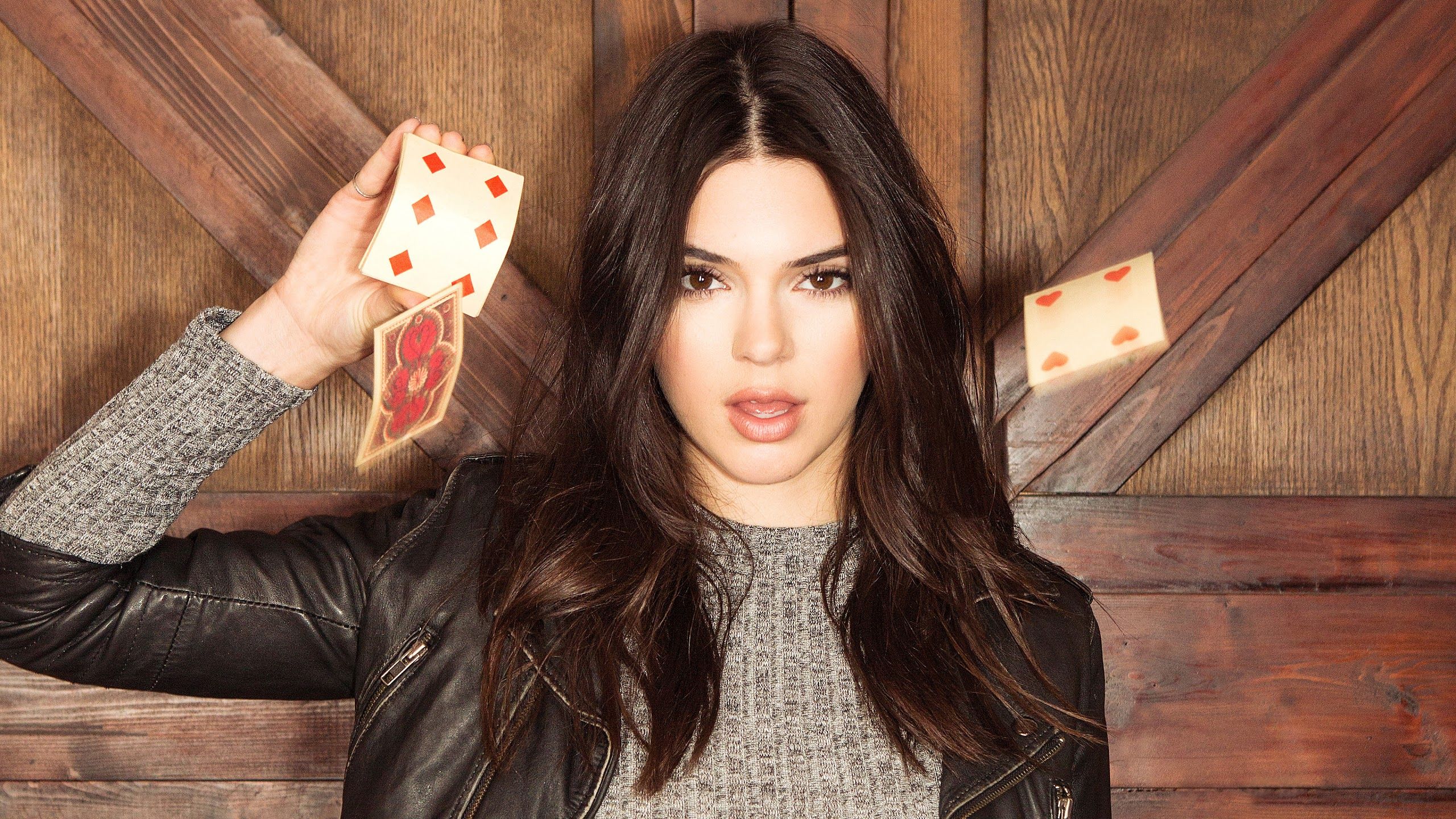 Kendall Jenner Cards Model 4K Wallpaper