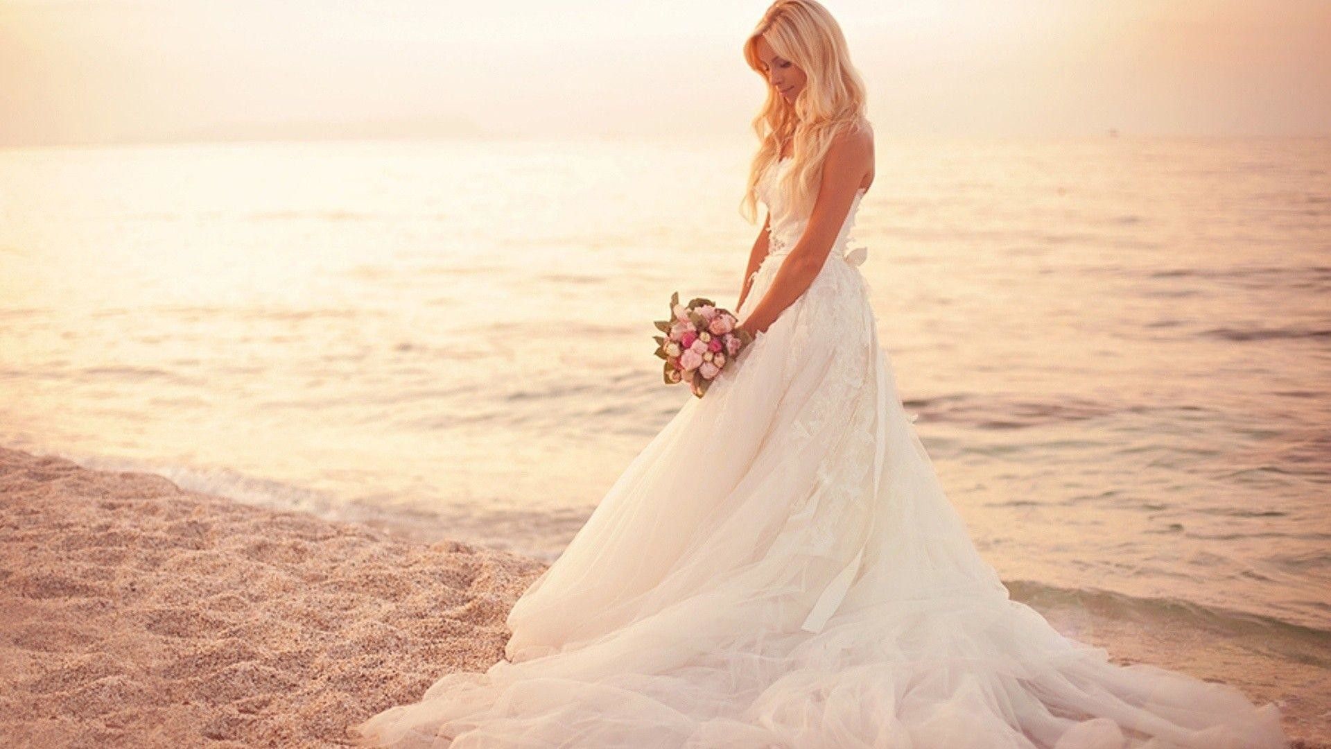 Свадебное платье у моря