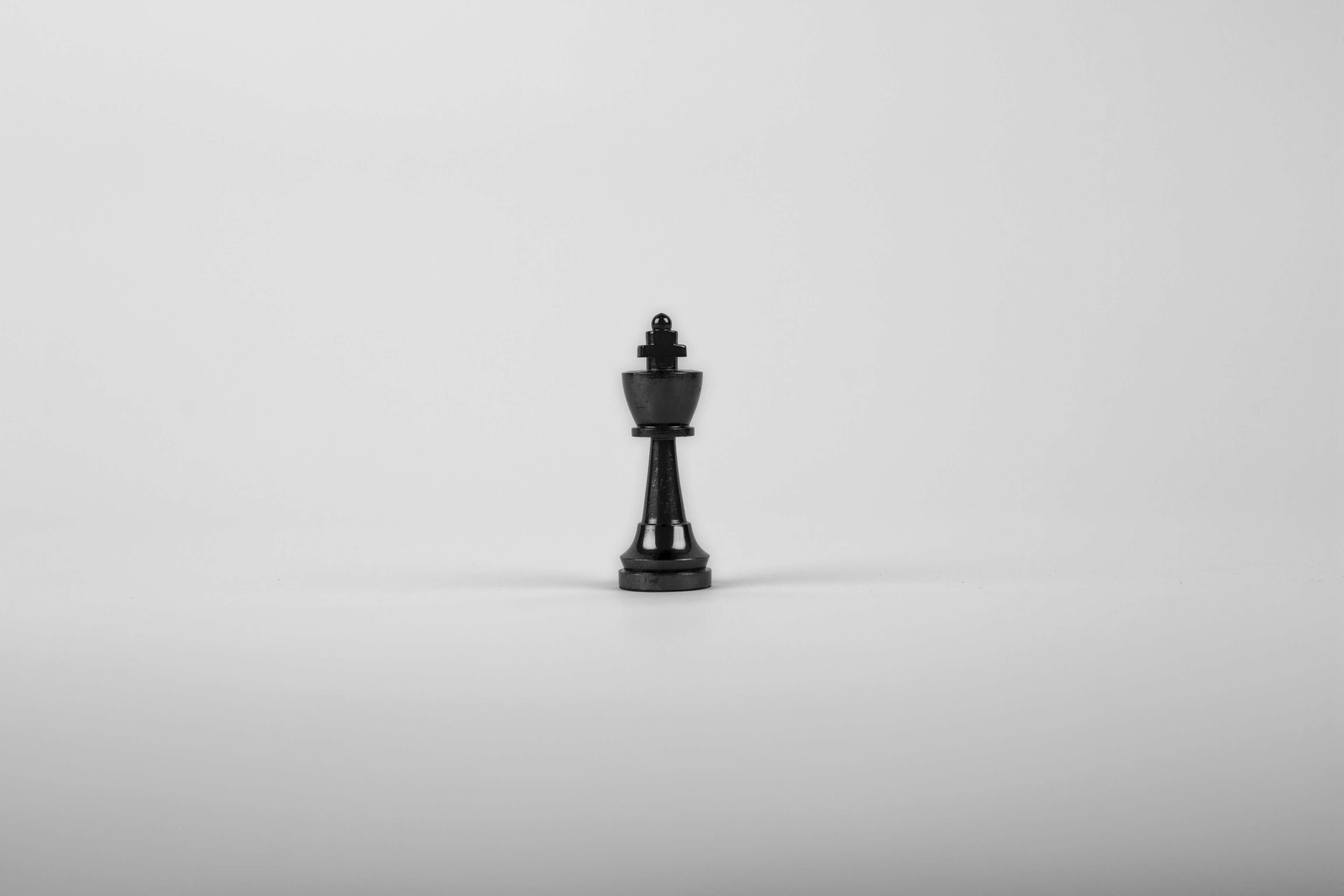 black and white, chess, chess piece, figurine, king, sculpture, shadow, single 4k wallpaper