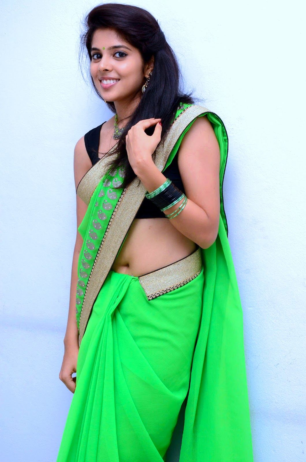 Shravya Hot Navel In Green Saree