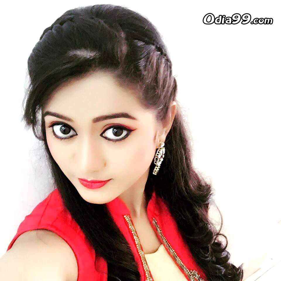 Elina Samantray HD Photo, Age, Upcoming Movie, Mobile Number, Education, Wiki, Family Address