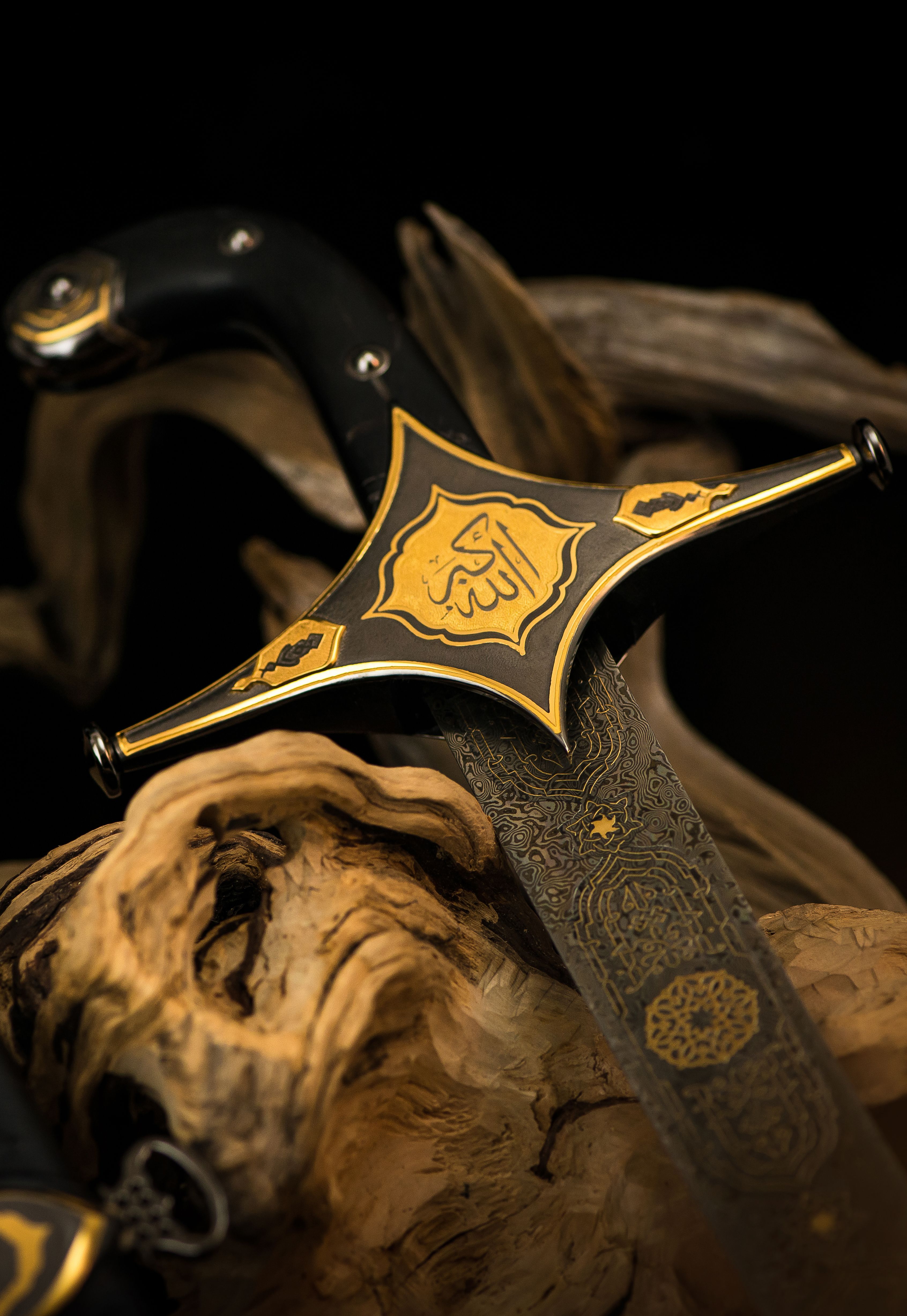 Luxury Swords / السيوف الفاخرة