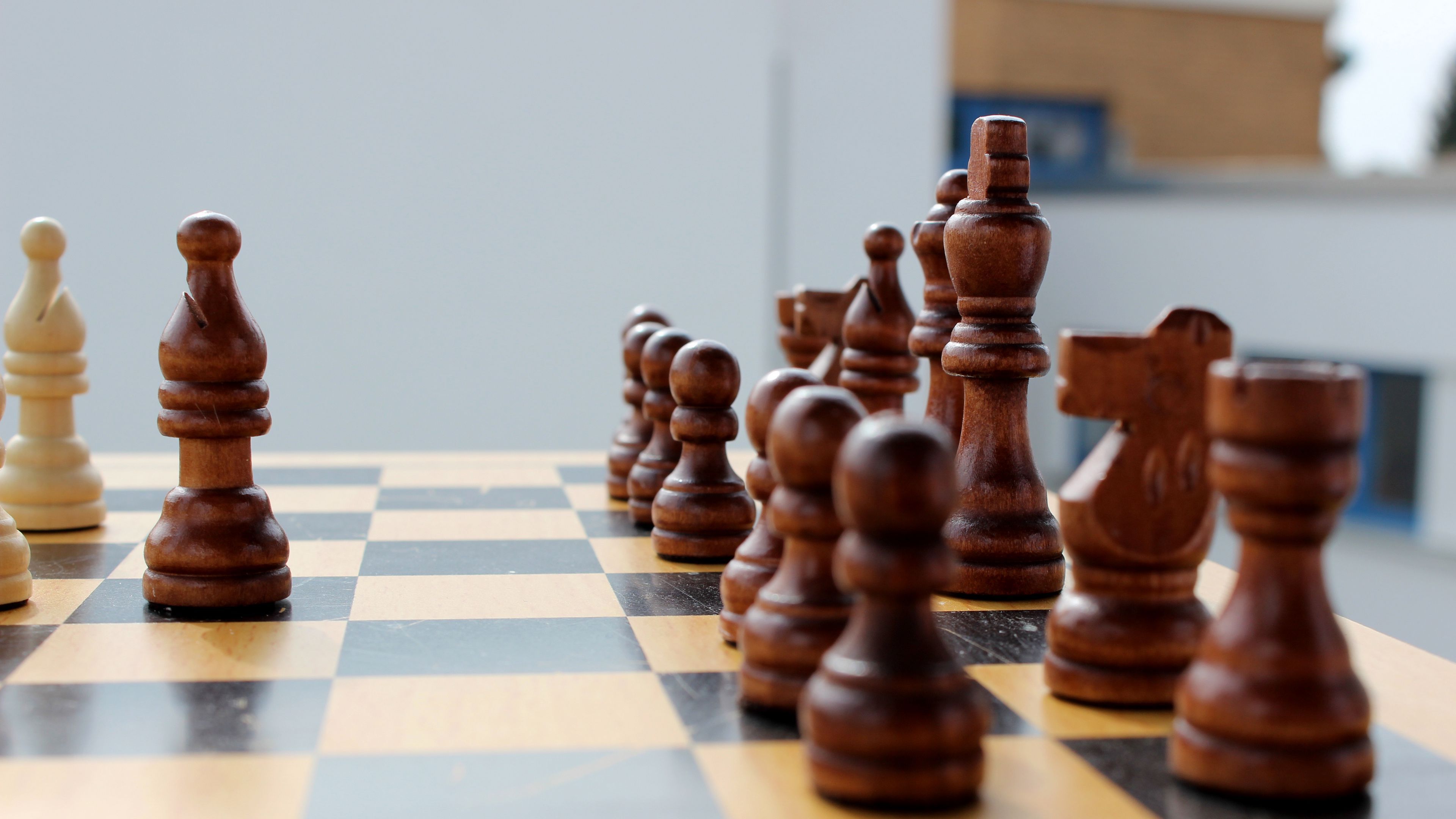 Download wallpaper 3840x2160 chess, chess board, figures 4k uhd 16:9 HD background