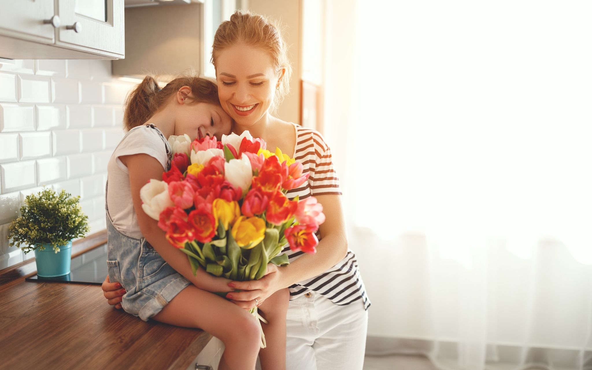 Wallpaper, women, children, Mother, love, flowers, plants, colorful 2048x1281
