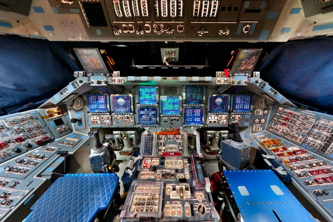360º panorama of Space Shuttle Discovery's flight deck. Space shuttle, Space flight, Space shuttle missions