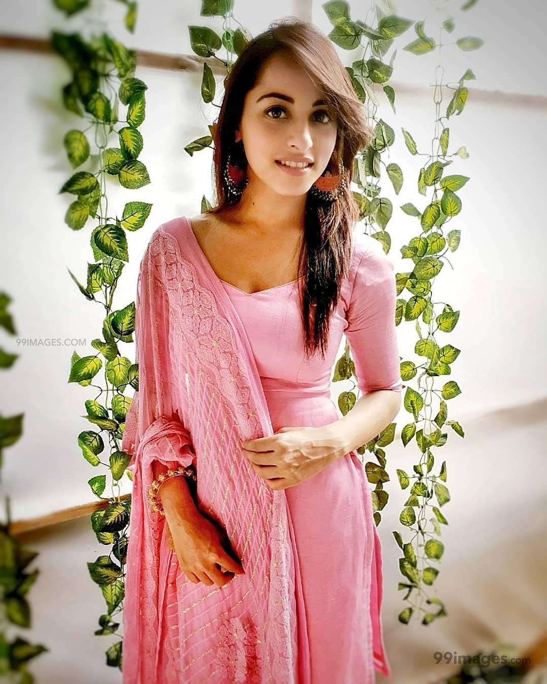 Niyati Fatnani HD Wallpaper (Desktop Background / Android / iPhone) (1080p, 4k) (1078x1348)