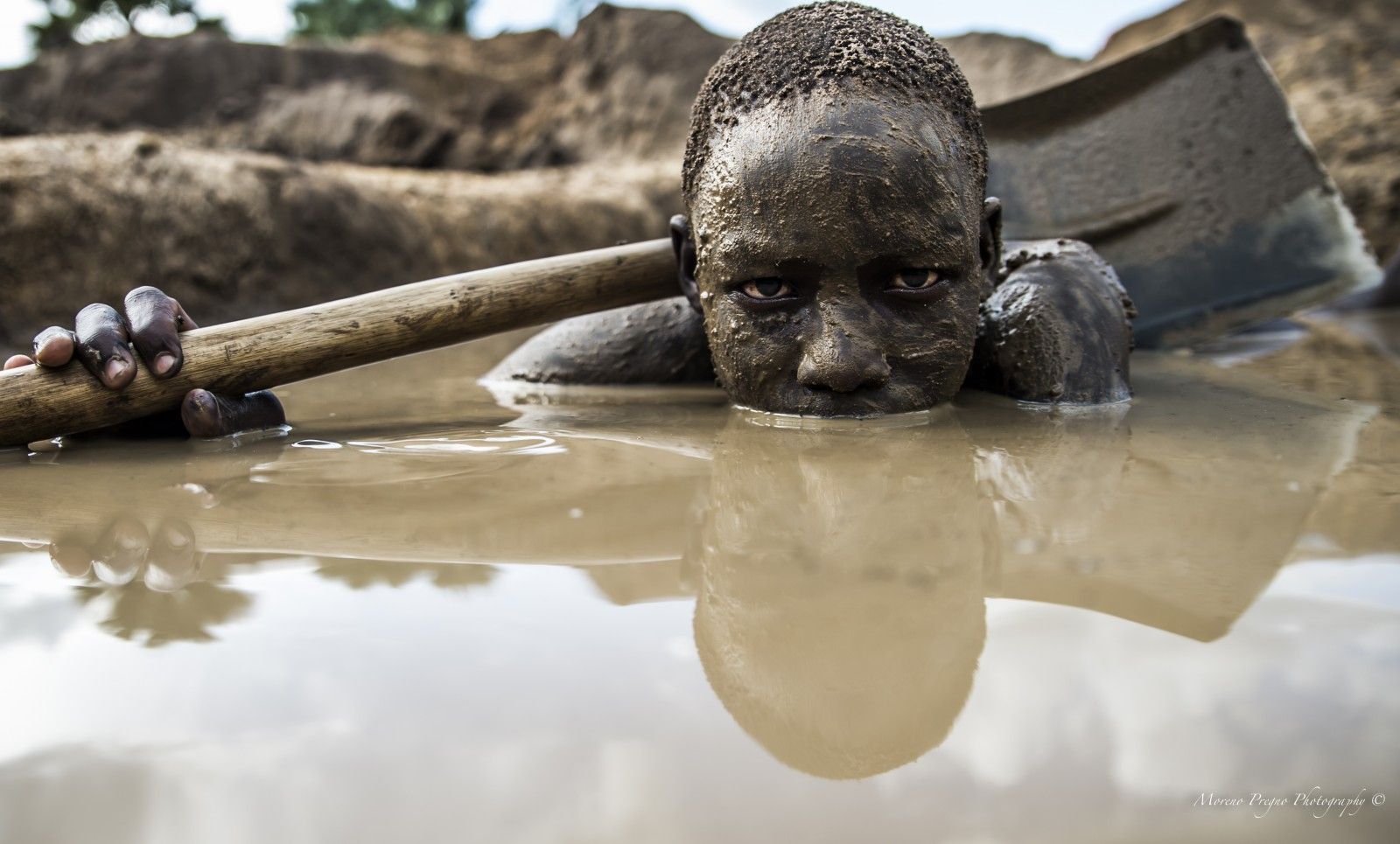 Wallpaper, face, temple, portrait, eyes, street, water, sand, wildlife, sculpture, statue, world, life, work, ART, child, intense, reportage, reallife, jesus, suffering, labor, salgado, quicksand 3849x2323