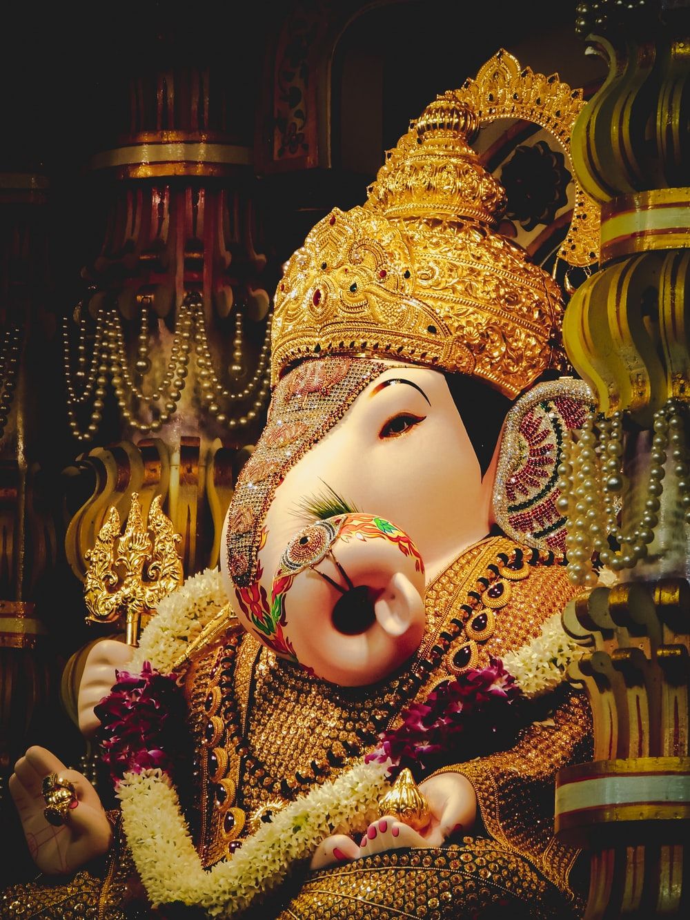 Lord Ganesha figurine photo