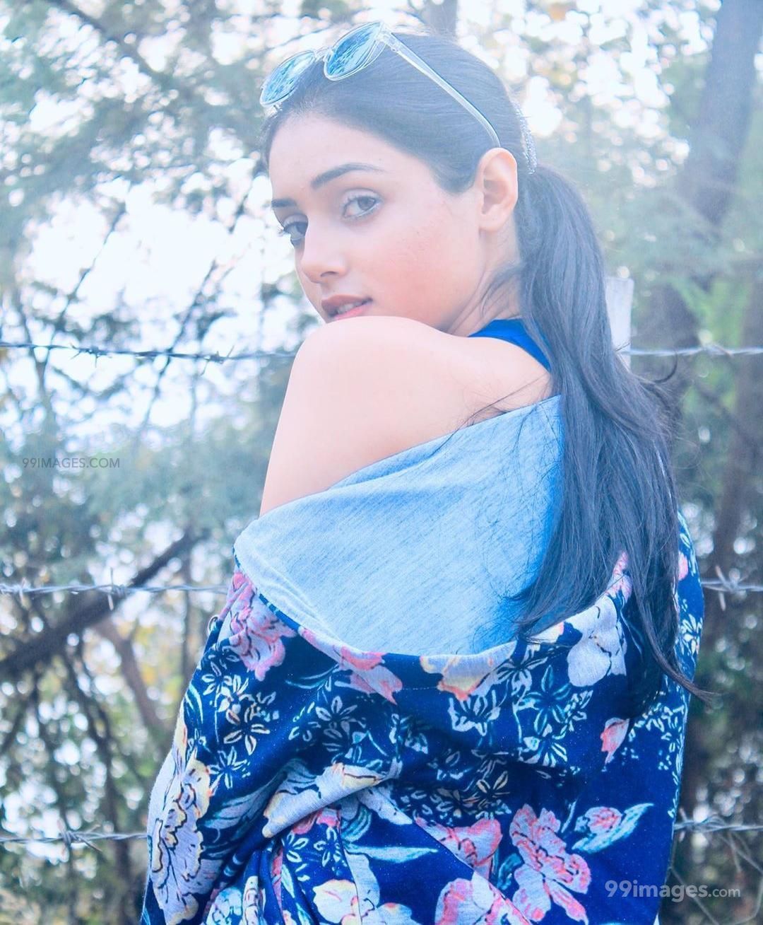 Mallika Singh HD Wallpaper (Desktop Background / Android / iPhone) (1080p, 4k) (1080x1308)