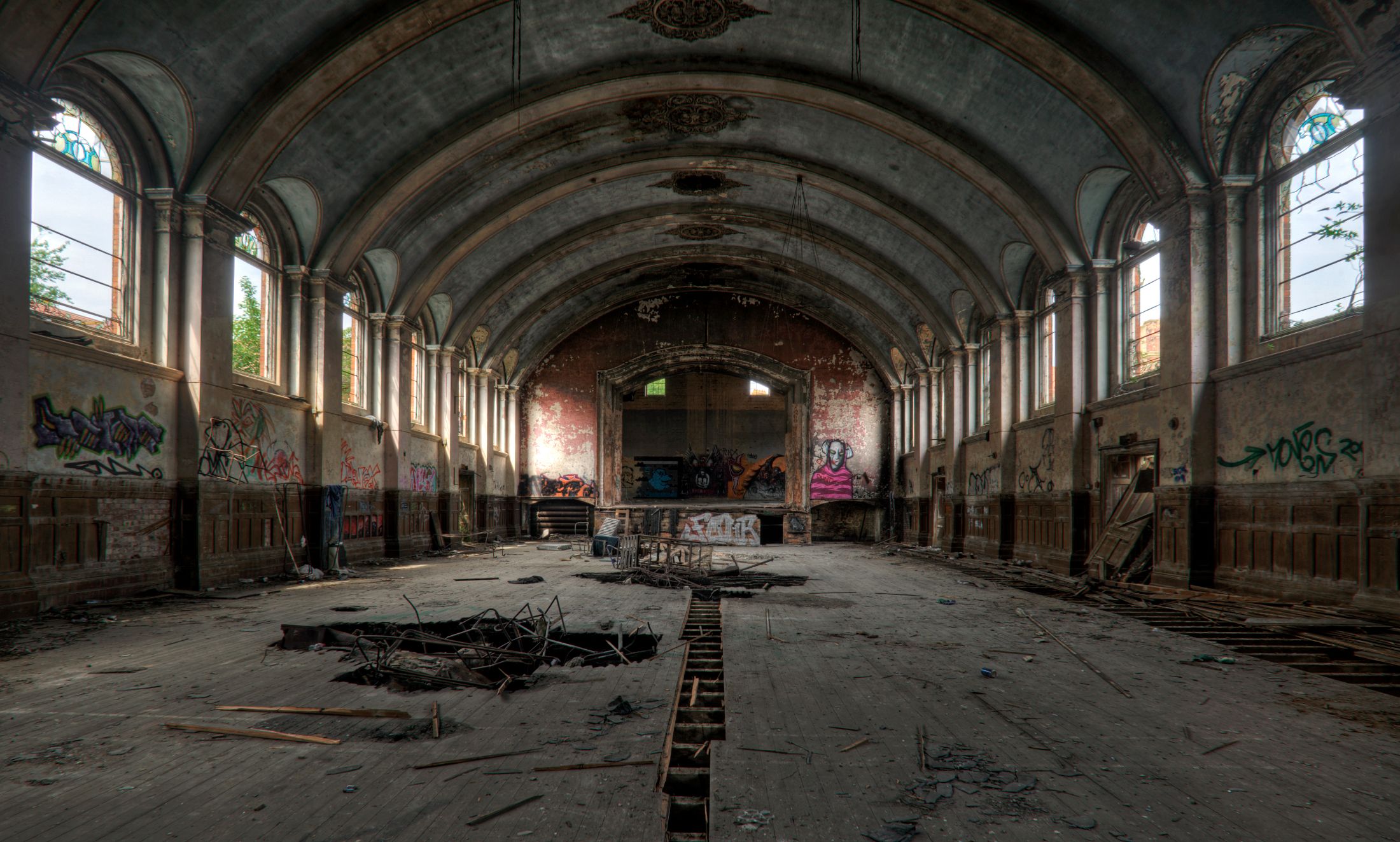 Abandoned Facility Wallpaperx1323