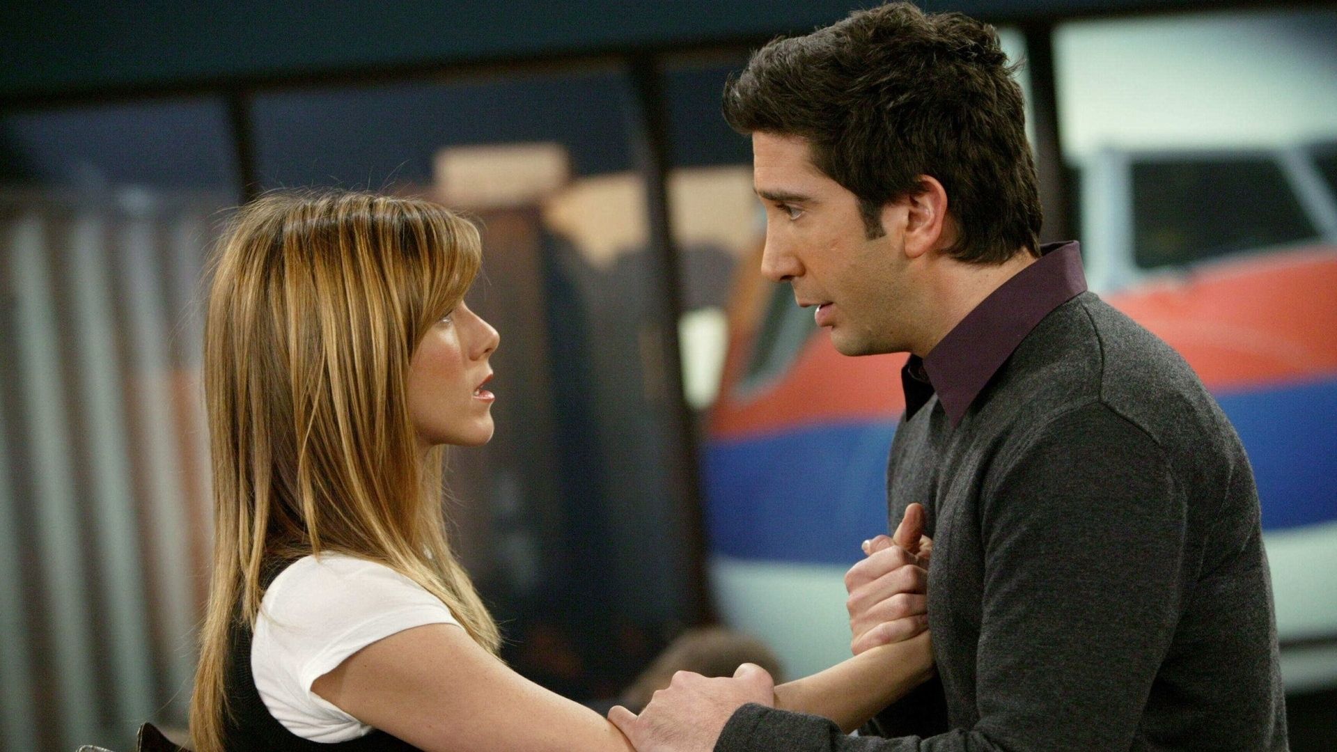 Jennifer Aniston Updates 'Friends' Fans on Ross & Rachel's Status