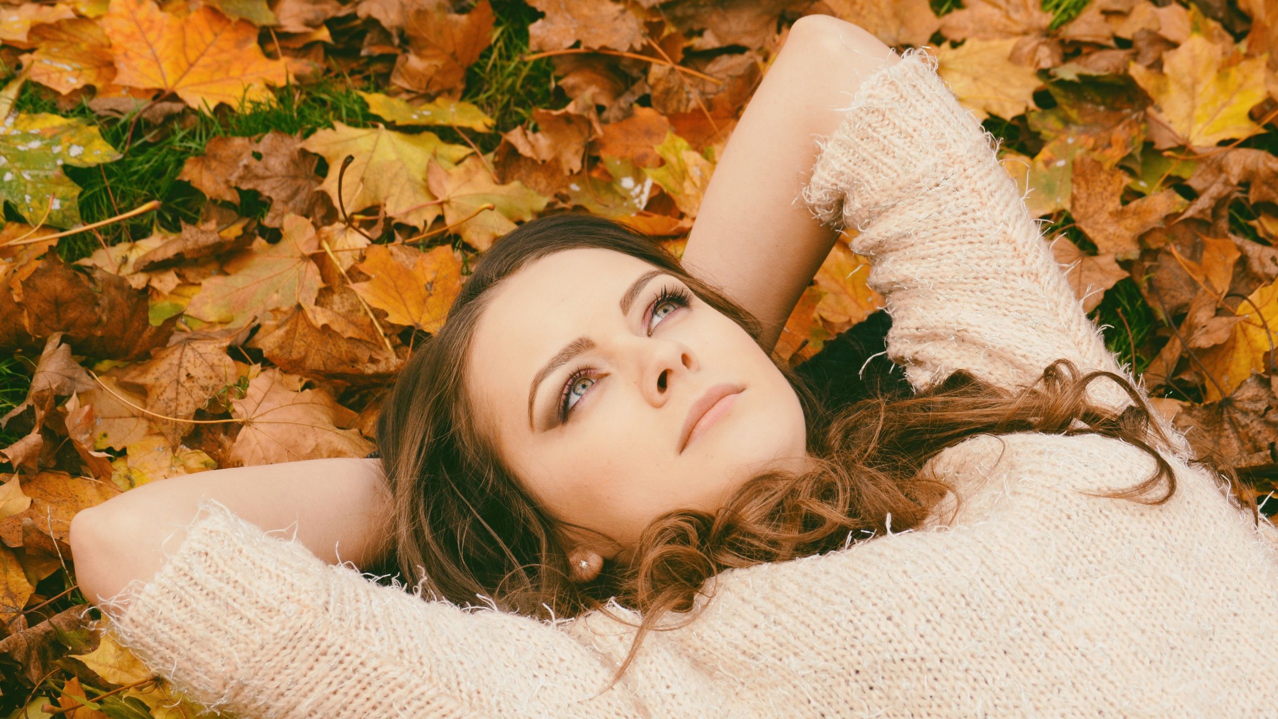 Desktop Wallpaper Autumn, Brunette, Woman, Lying Down, 4k, HD Image, Picture, Background, 17a2b5