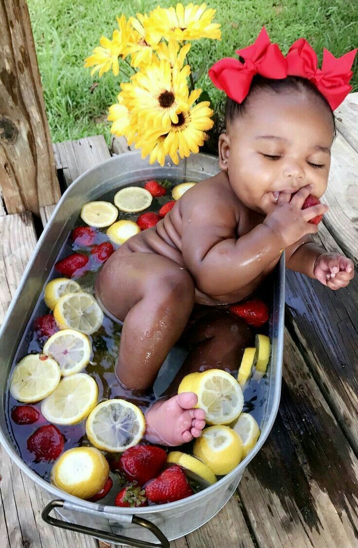 Image shared by ❣ᴀᴍʙɪᴛɪᴏᴜs-ᴀʟʟᴜʀᴇ❣. Find image and videos about cute, baby and family -. Baby photohoot girl, Beautiful black babies, Baby photo