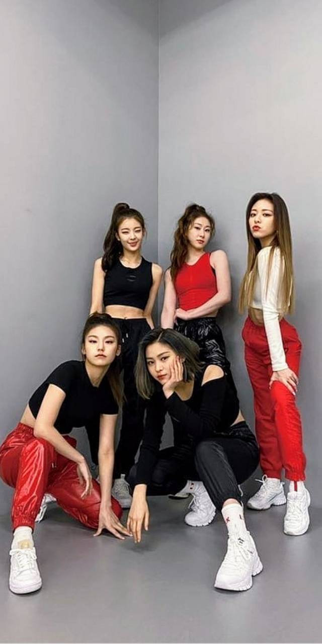Download Itzy All In Us Wallpaper HD