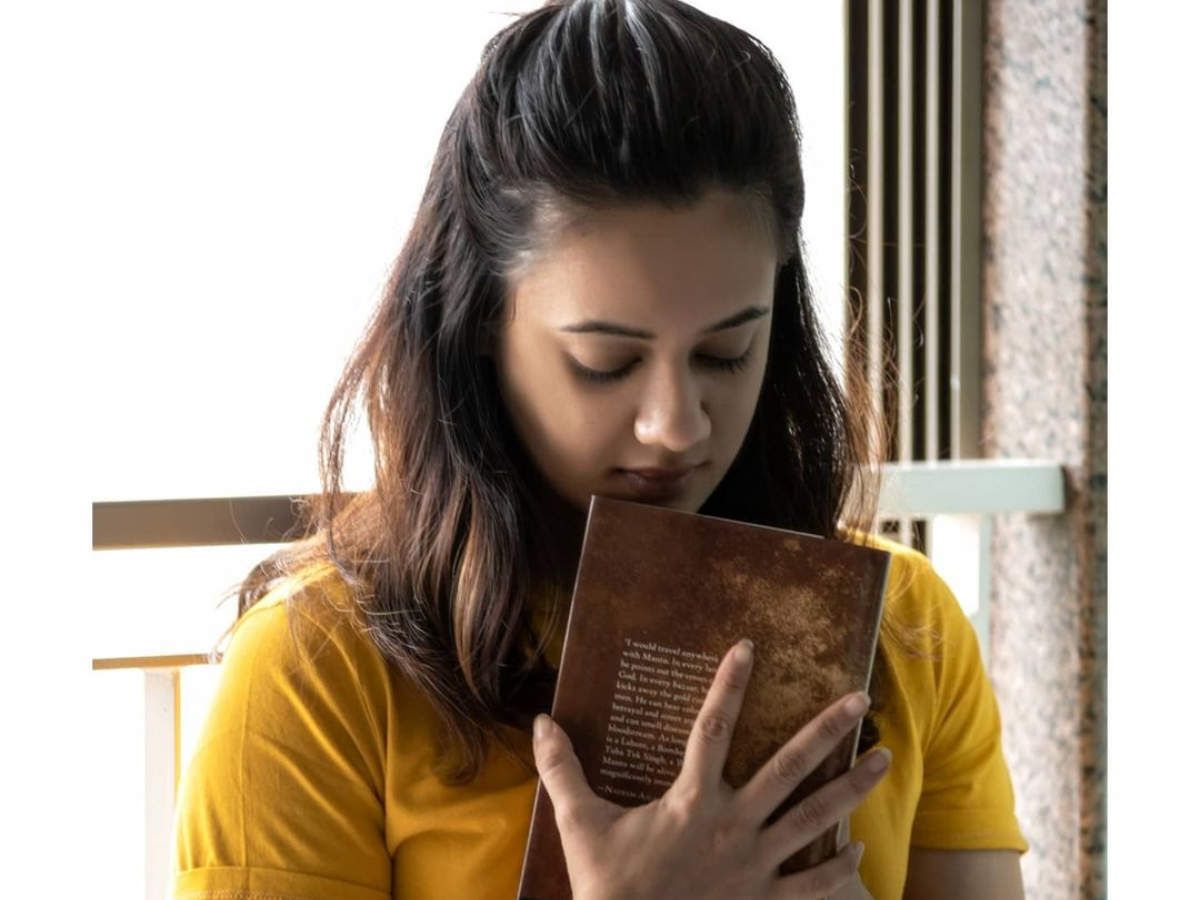 Spruha Joshi Photo. Spruha Joshi Image. Spruha Joshi Picture Entertainment