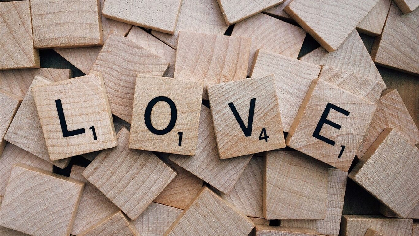 Love scrabble text wood word HD Wallpaper