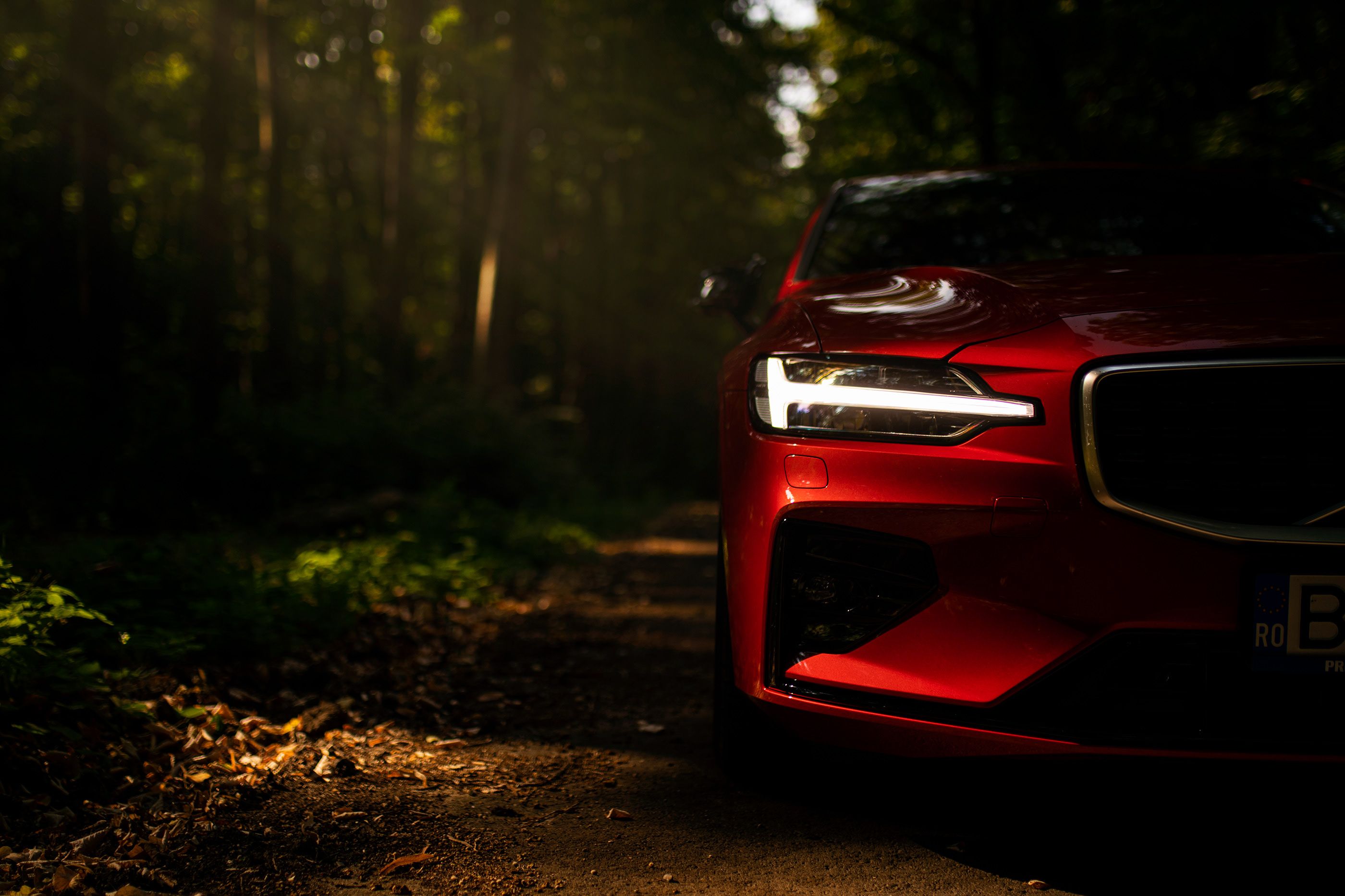 Wallpaper, red cars, depth of field, jungle, LED headlight, Volvo S Sedan 2800x1867