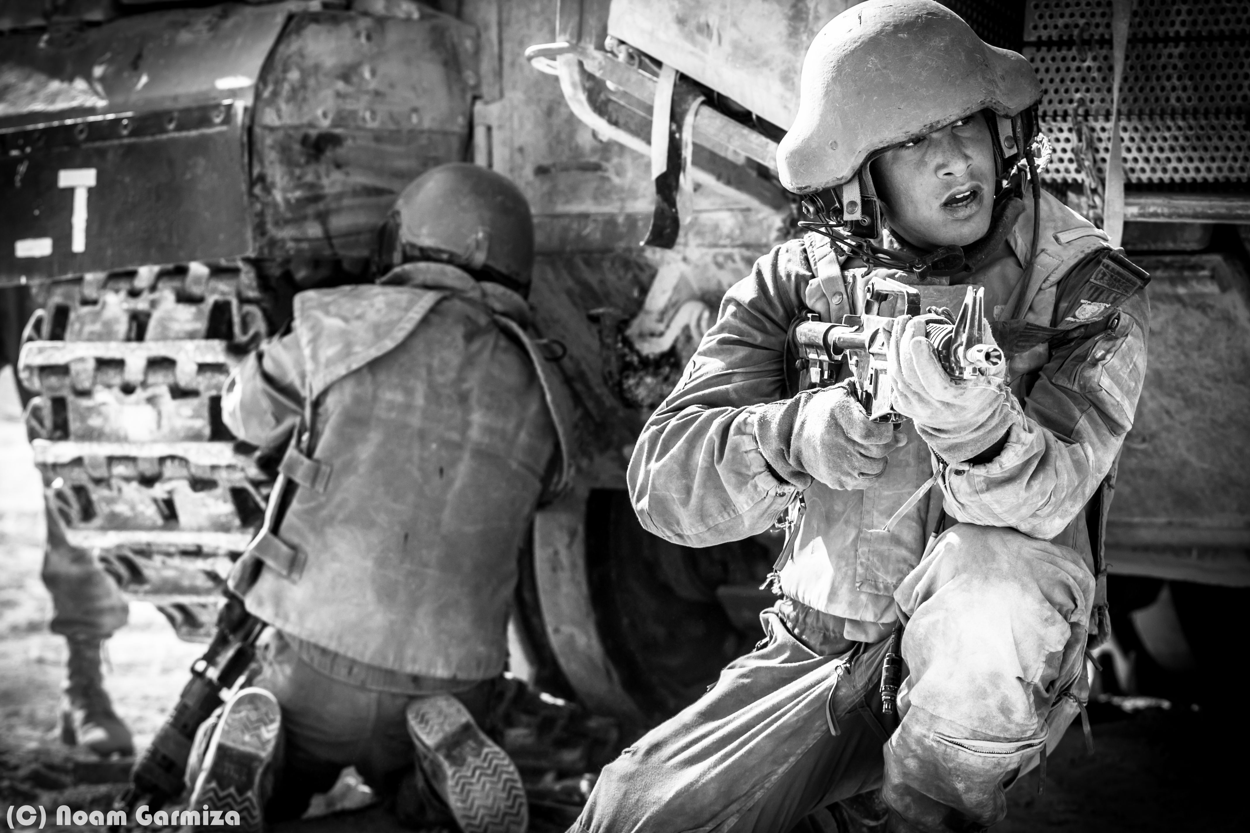 Wallpaper, portrait, blackandwhite, bw, look, training, army, Israel, fighter, dof, tank, desert, exercise, emotion, military, south, rifle, helmet, gear, cover, armor, weapon, vehicle, soldiers, feeling, vest, combat, armour, idf, Merkava 4272x2848