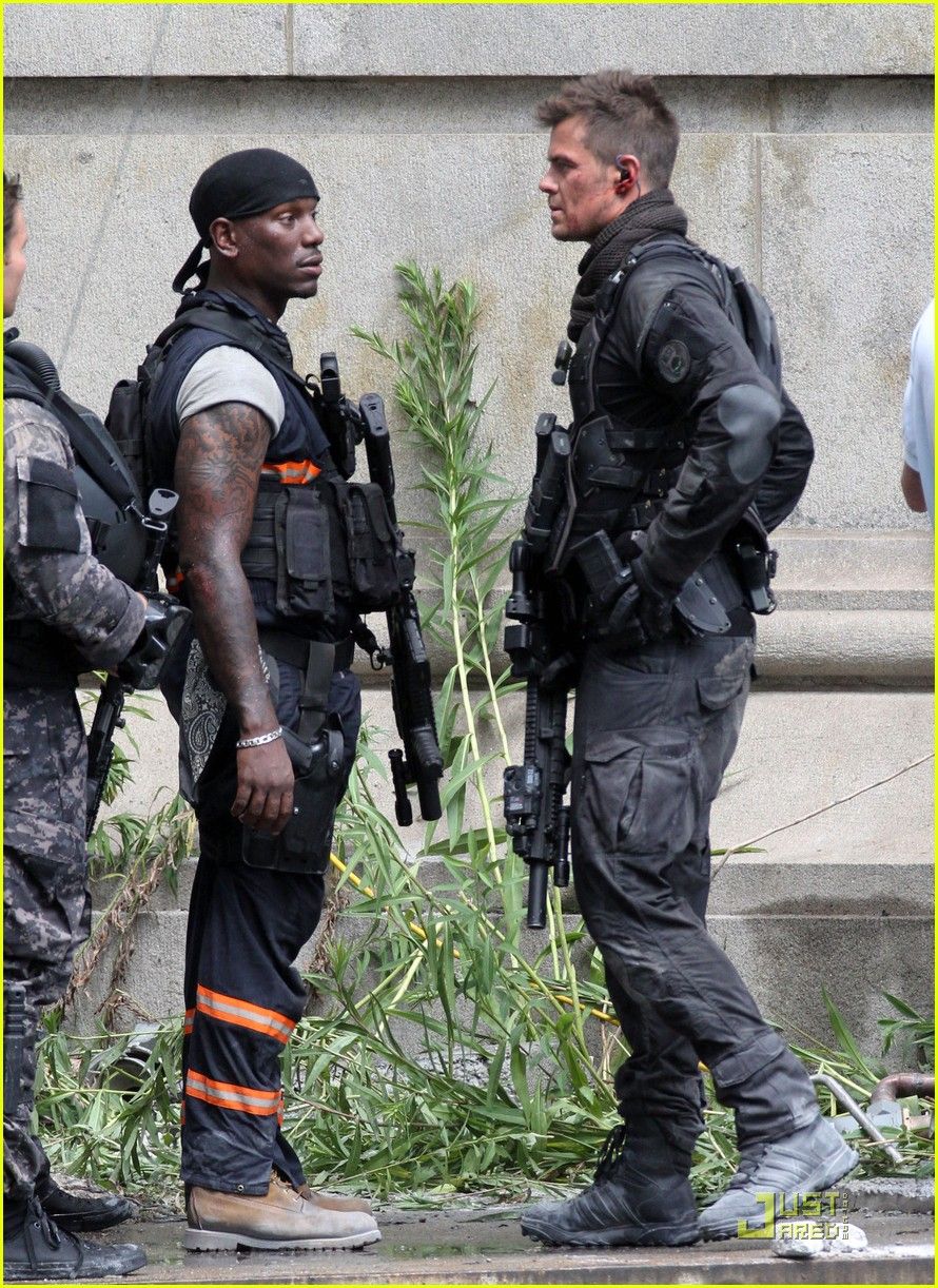 Josh Duhamel & Tyrese Gibson: Armed & Dangerous: Photo 2467207. Josh Duhamel, Michael Bay, Tyrese Gibson Picture