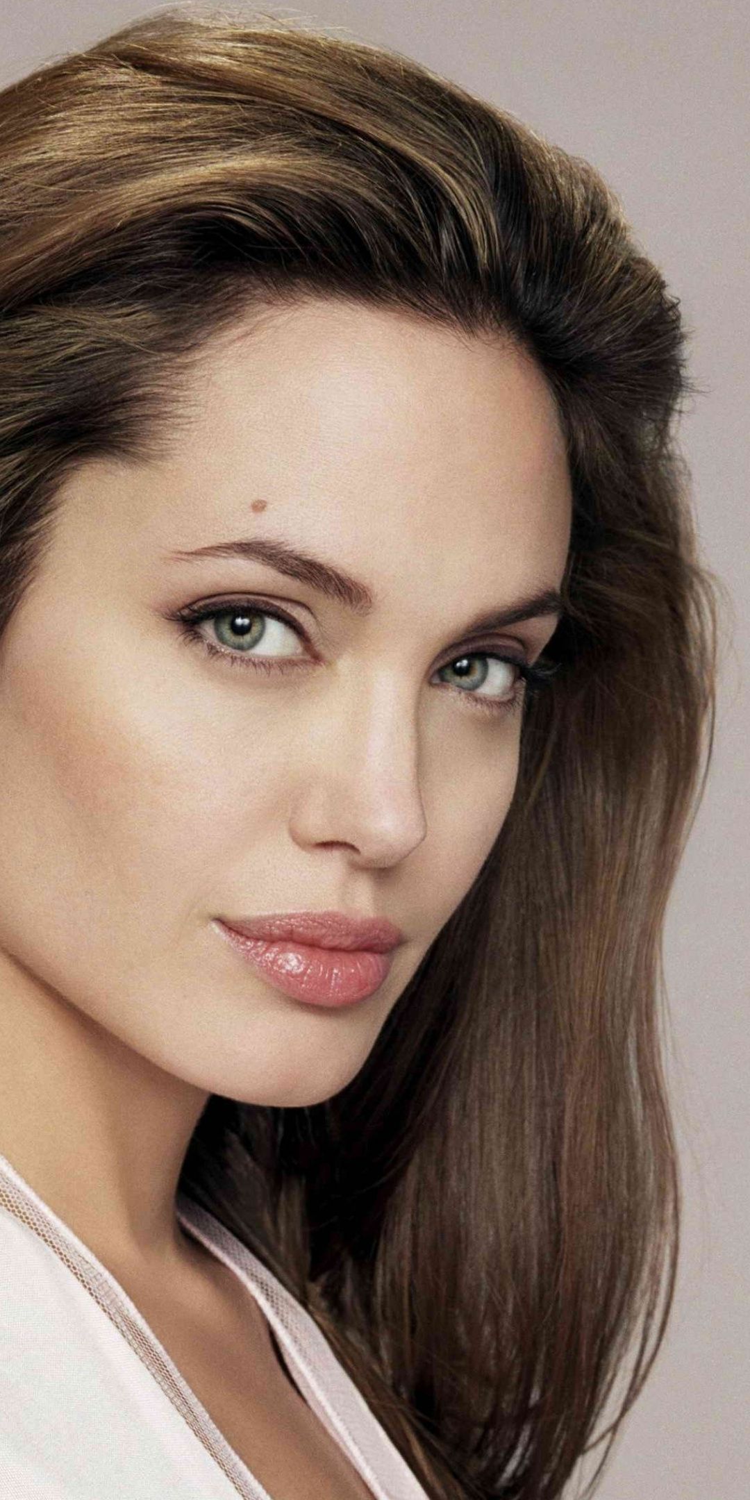 Angelina Jolie, gorgeous, actress, celebrity, 1080x2160 wallpaper. Angelina jolie photohoot, Angelina jolie makeup, Angelina jolie face