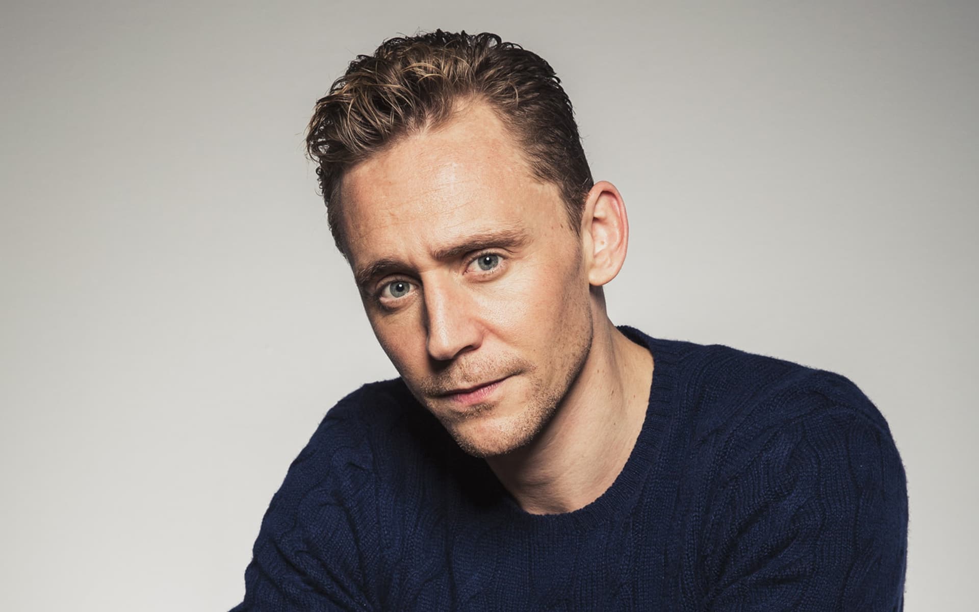 Tom Hiddleston Desktop Wallpaper 55674 1920x1200px