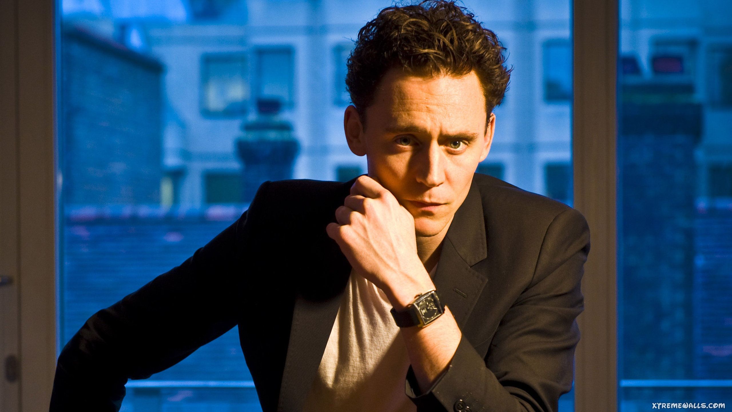 Tom Hiddleston Wallpaper