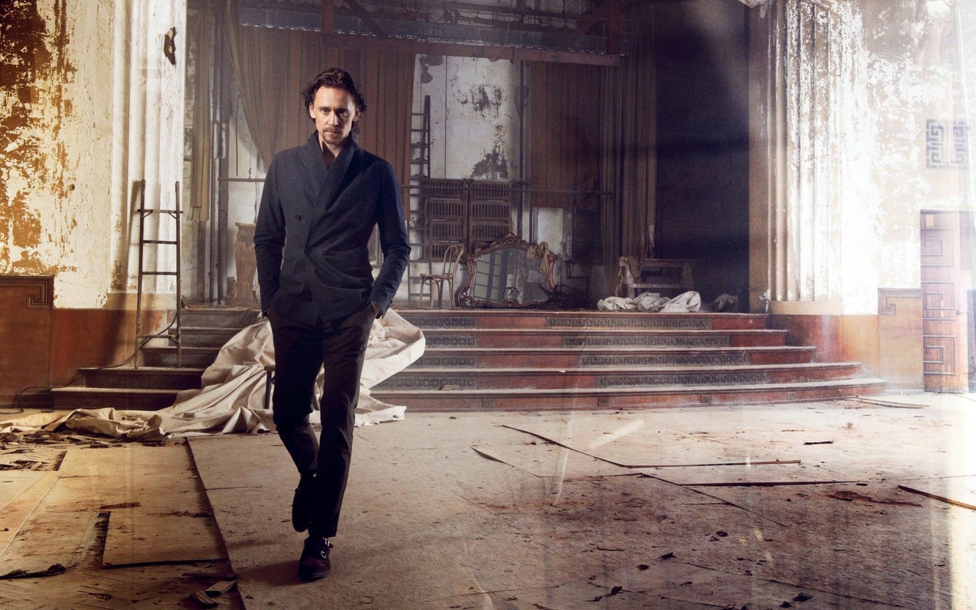1920x1200 tom hiddleston desktop wallpaper