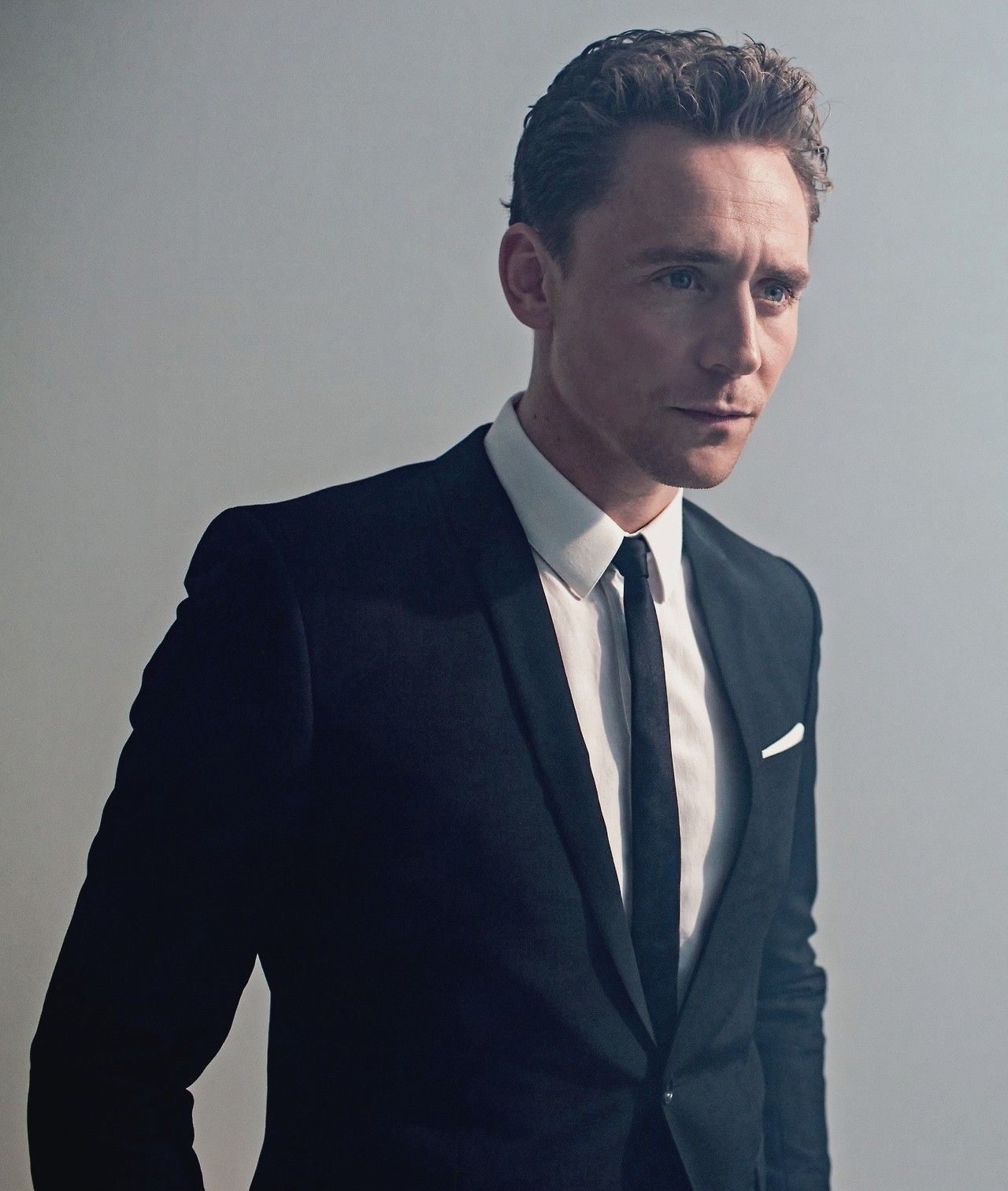 Tom Hiddleston Wallpaper HD Download