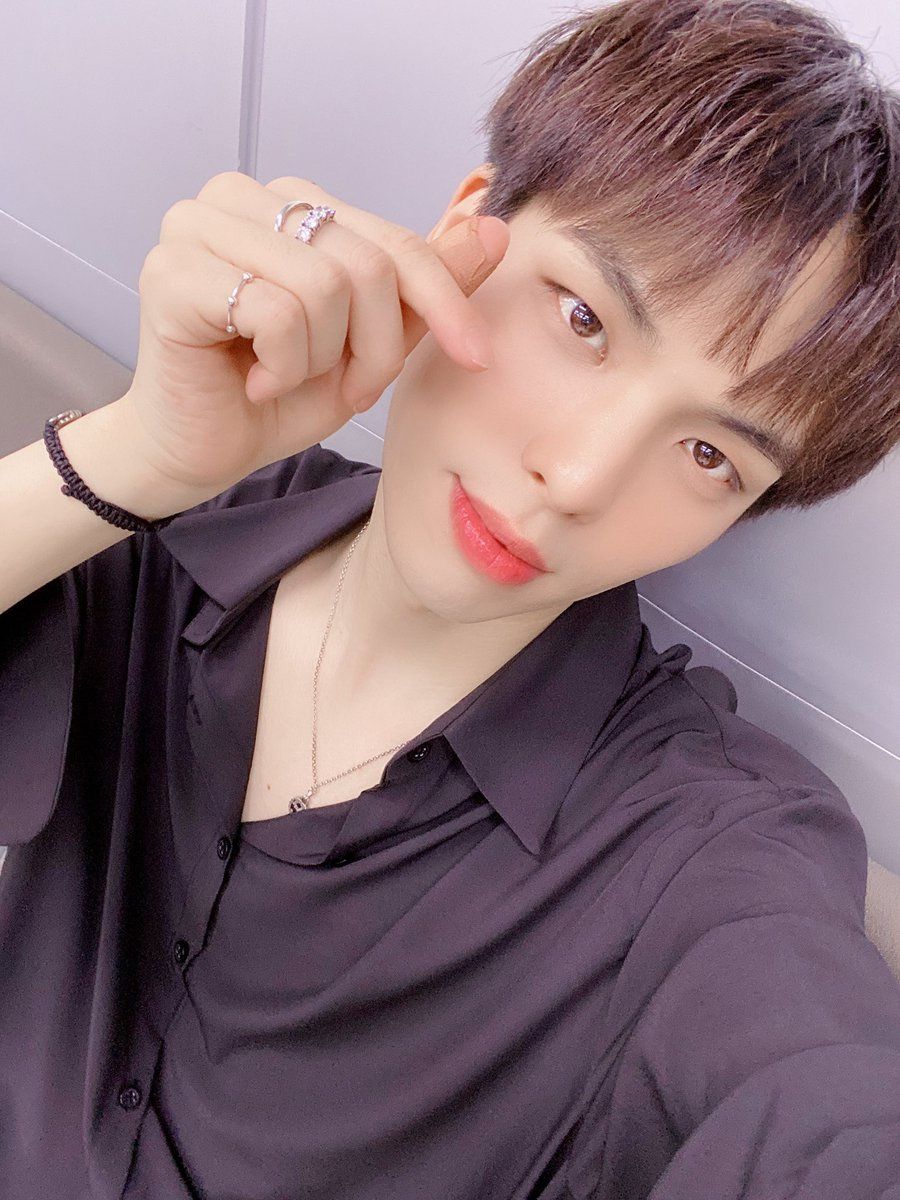 PHOTO 200730 CIX MEMBERS TWITTER Well FIX, It Doesnt Matter If Hyunsuk Is Your Wallpaper, Seunghun Is Your Lockscreen, And Mine Is Your Kakaotalk Profile Photo ㅎㅎ