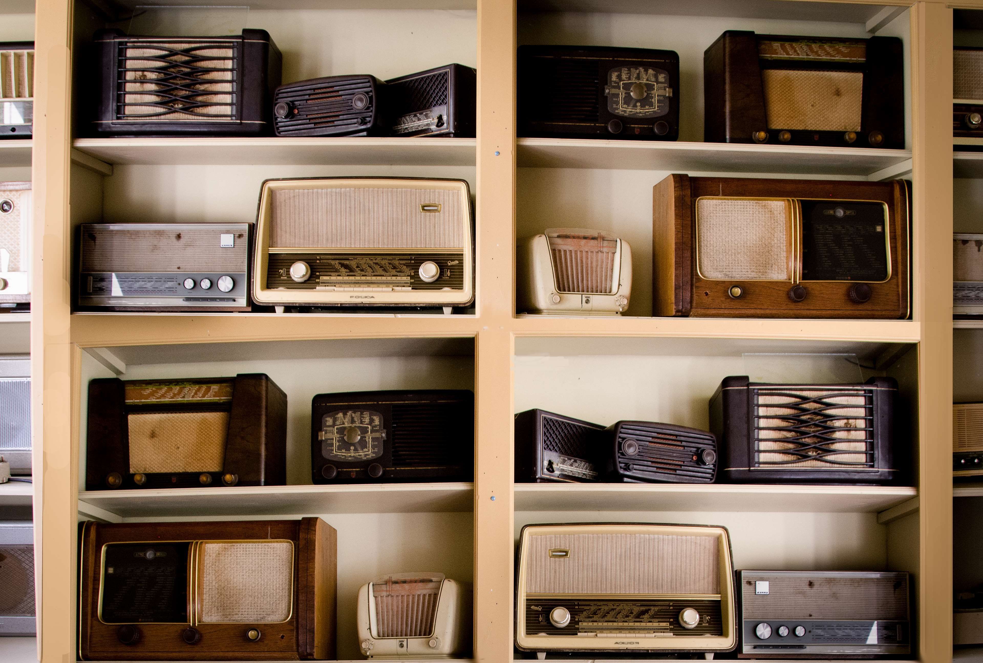 antique #audio #collection #electric store #electronics store #listening #music #old #old radios #radio #radio shop #radio store #sales #she. Radio, Activiteiten