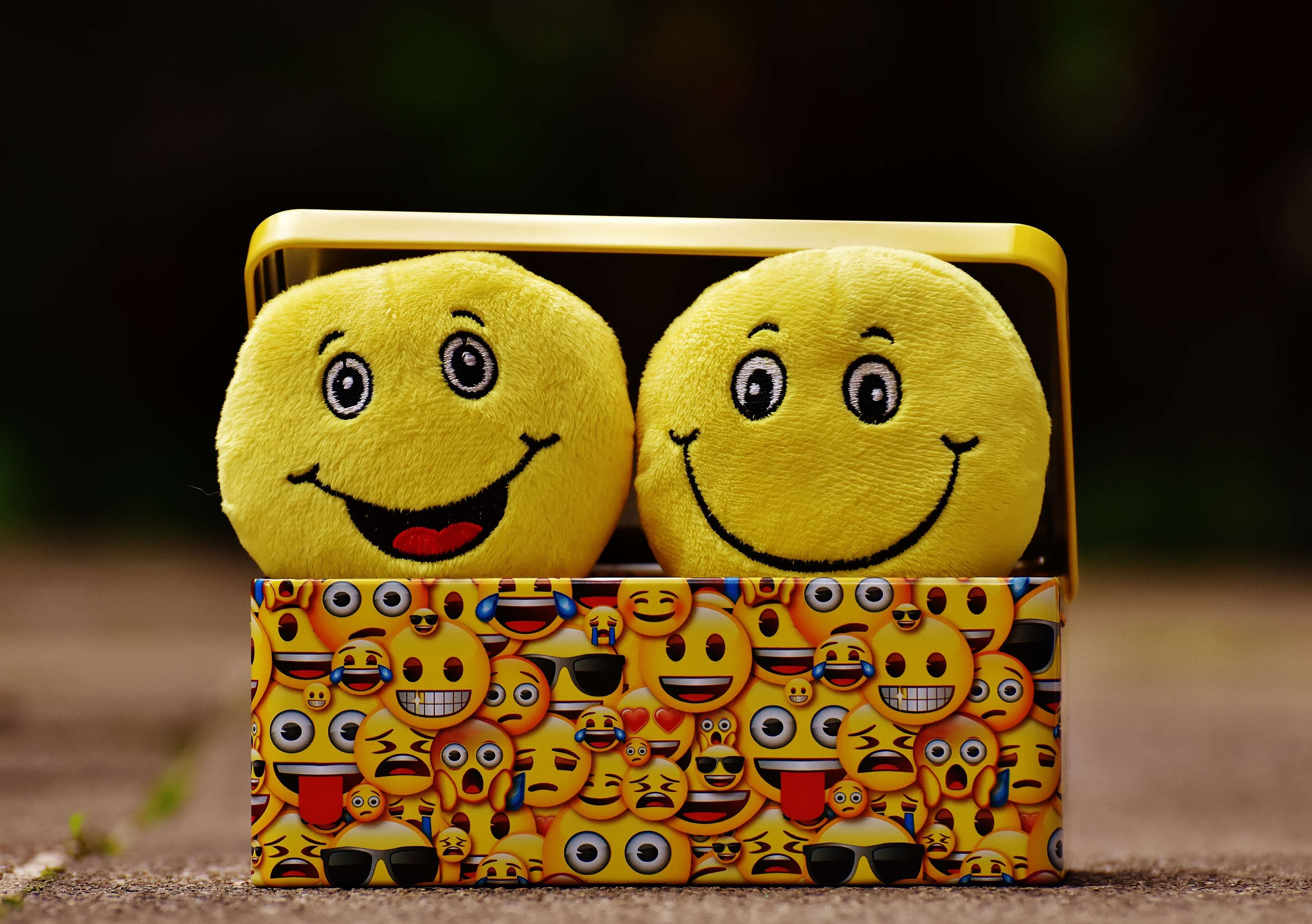 box, cheerful, color, cute, doll, emoji, emoticon, emotions, face, feeling, fun, funny, happiness, happy, joy, laugh, smile, smiley, toy, yellow 4k wallpaper