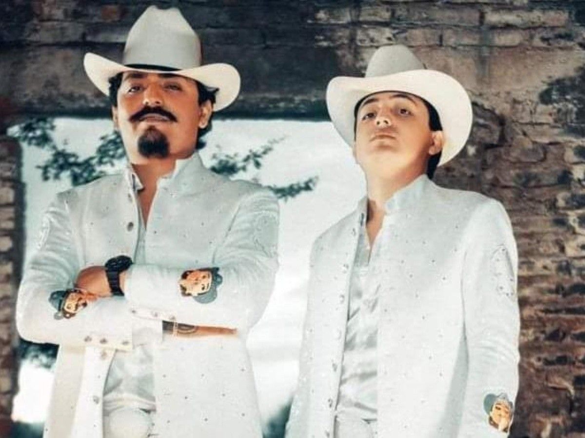 Los Dos Carnales Dos Carnales El Borracho Video Oficial Youtube, Trata de la historia de dos amigos desamparados