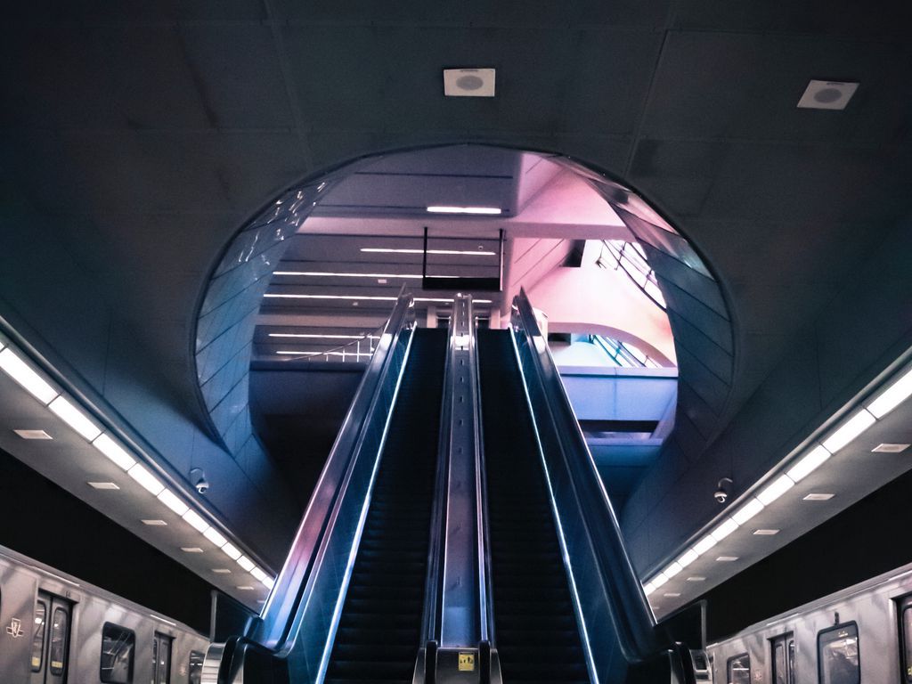 Download wallpaper 1024x768 escalator, metro, station, interior standard 4:3 HD background