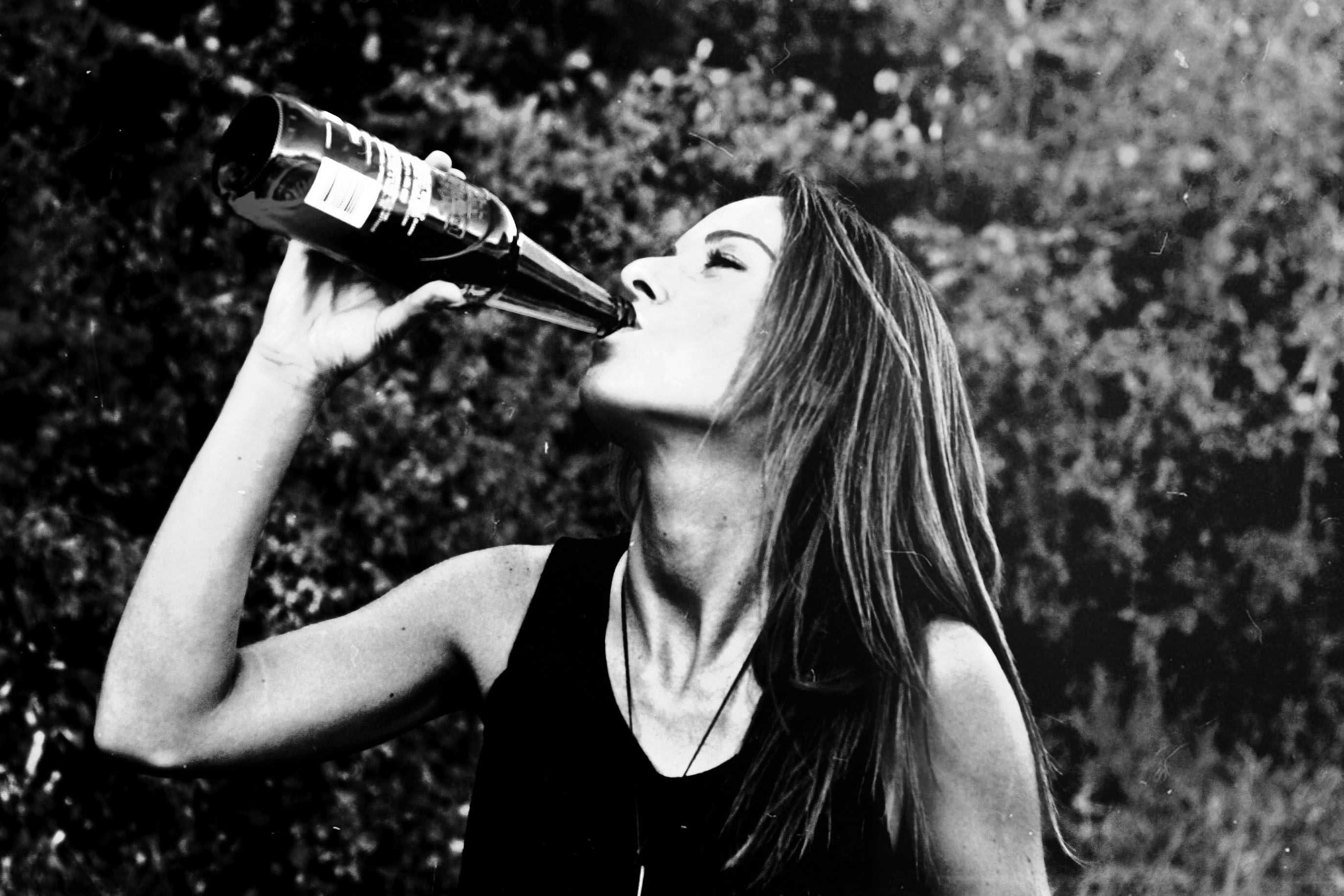 Wallpaper, summer, blackandwhite, white, black, beer, girl, Canon, canoneos350d 2748x1832