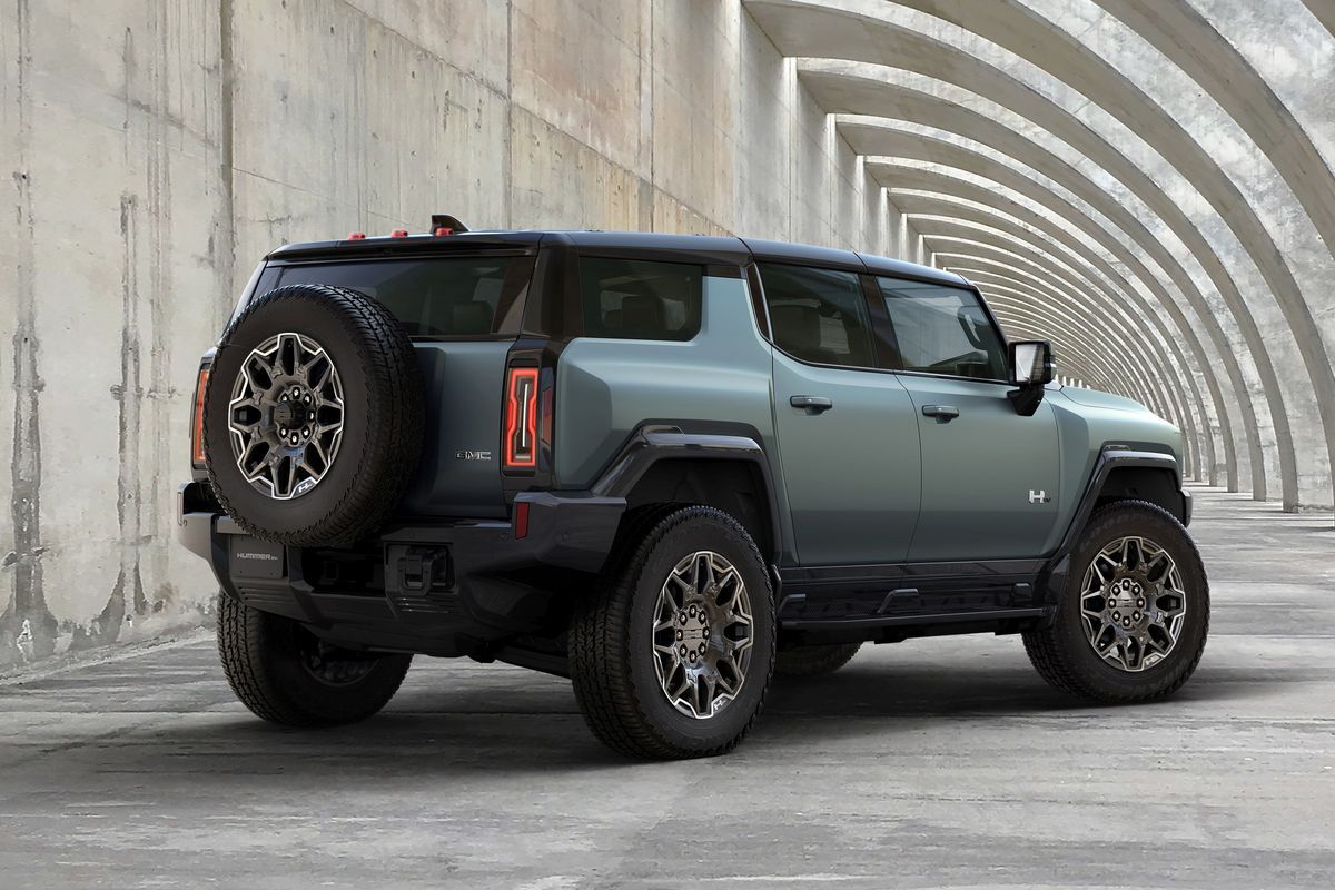 Hummer's new electric SUV can drive diagonally, with 300 miles of range and a $000 price tag