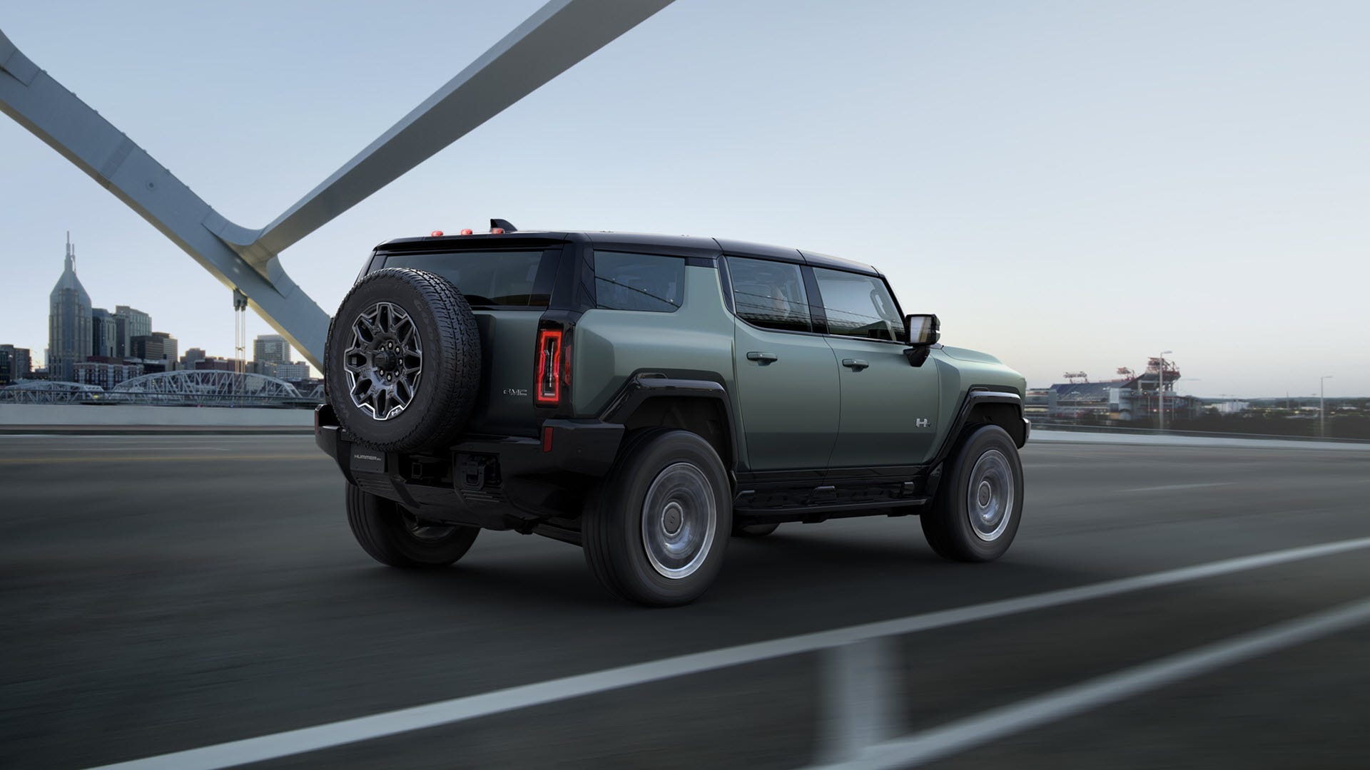 The New Hummer SUV EV Actually Looks Like a Hummer, Starts at $000