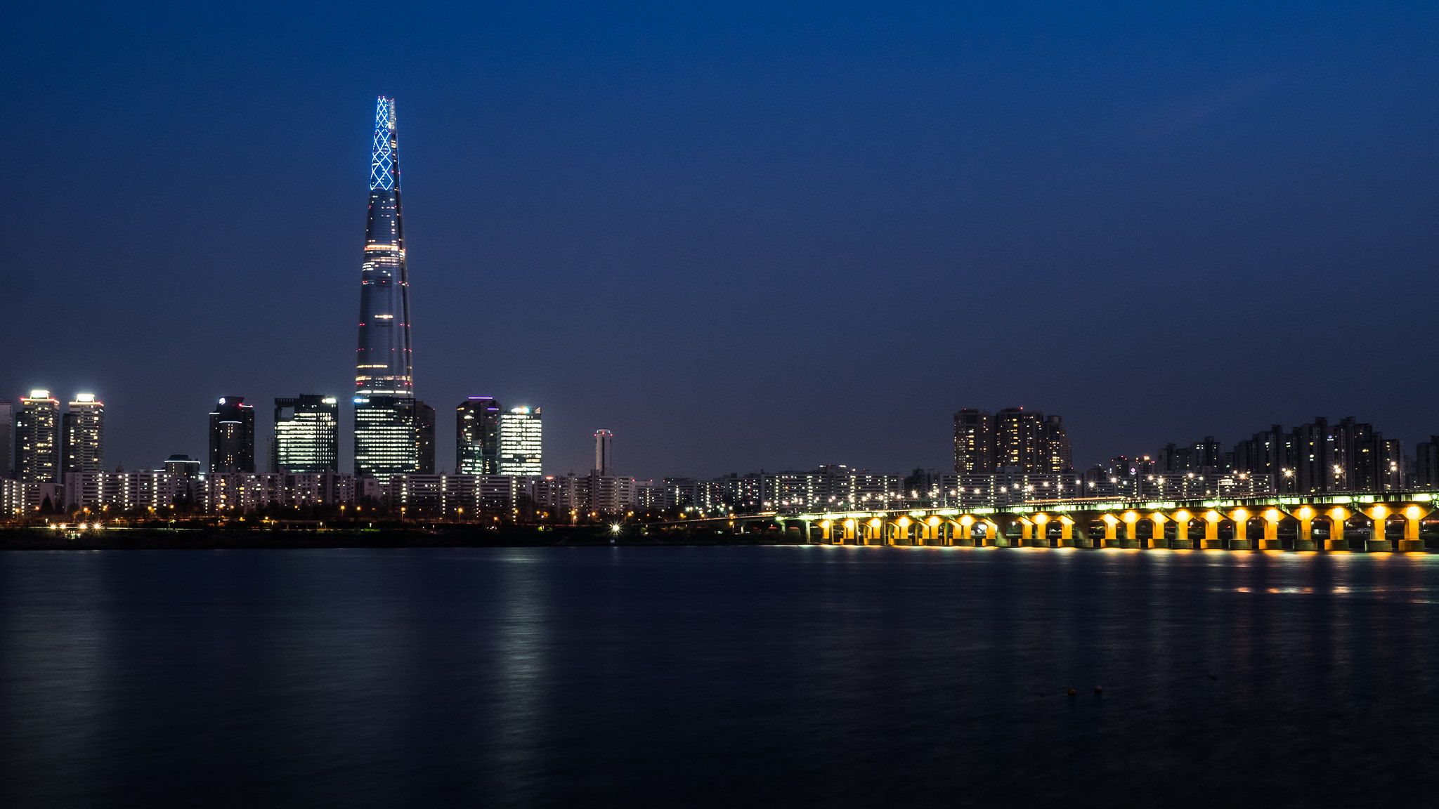 Lotte World Tower, Seoul, South Korea [2048x1152] best designs and art from the internet