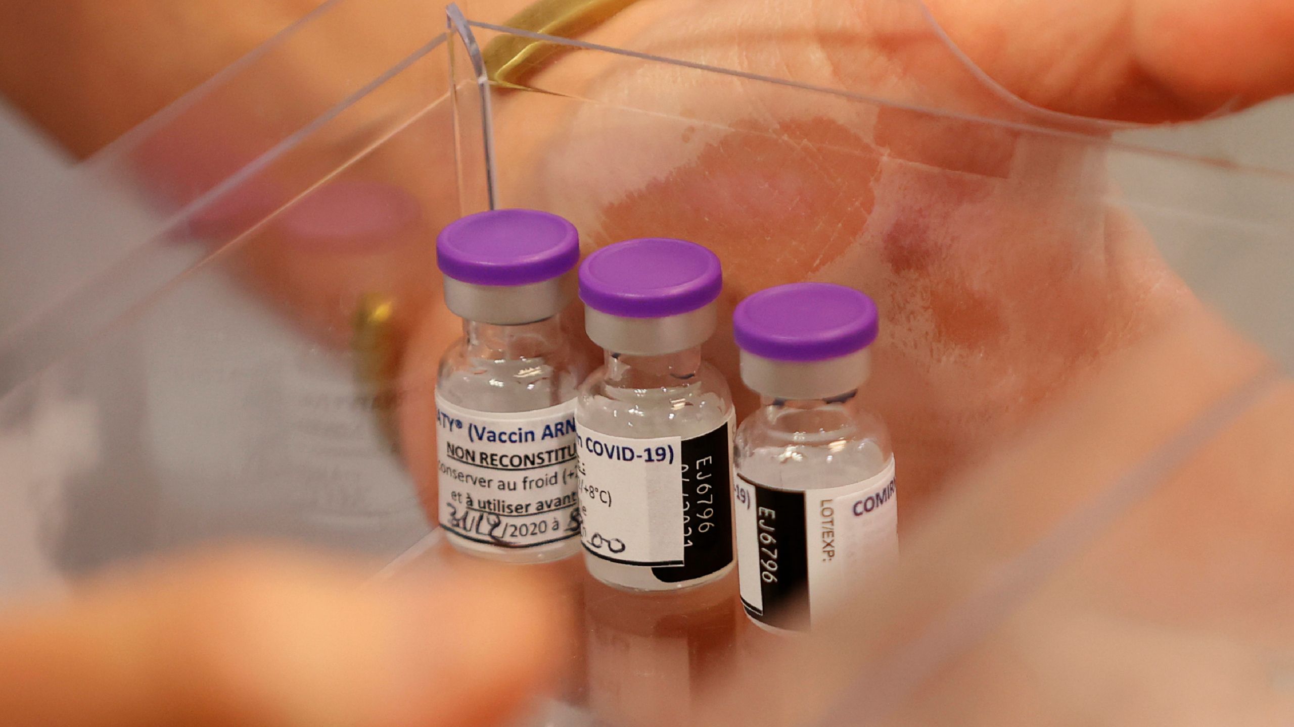 New study suggests Pfizer vaccine works against mutation found in 2 coronavirus variants