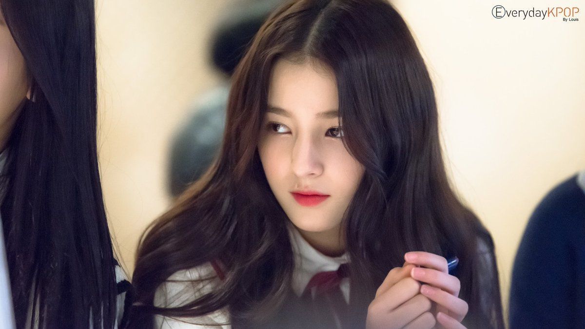 Nancy Momoland Wallpaper