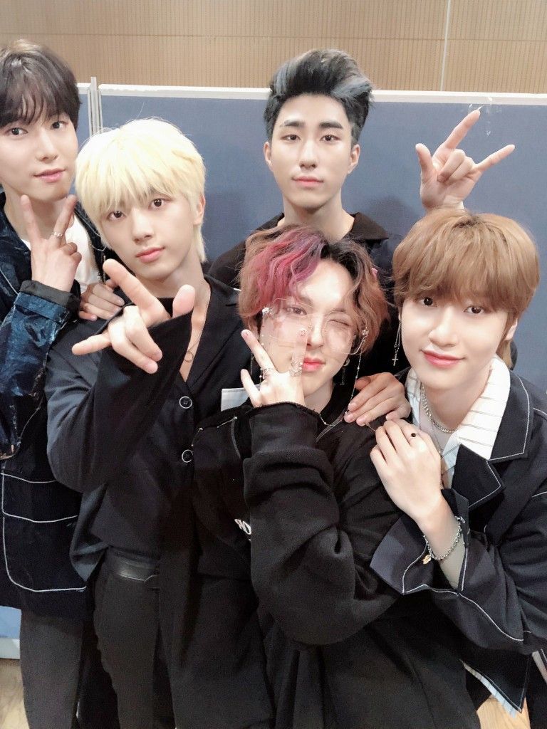 ONEWE #HARIN #YONGHOON #CYA #KANGHYUN #DONGMYEON. Photohoot, Kpop groups, Kpop wallpaper